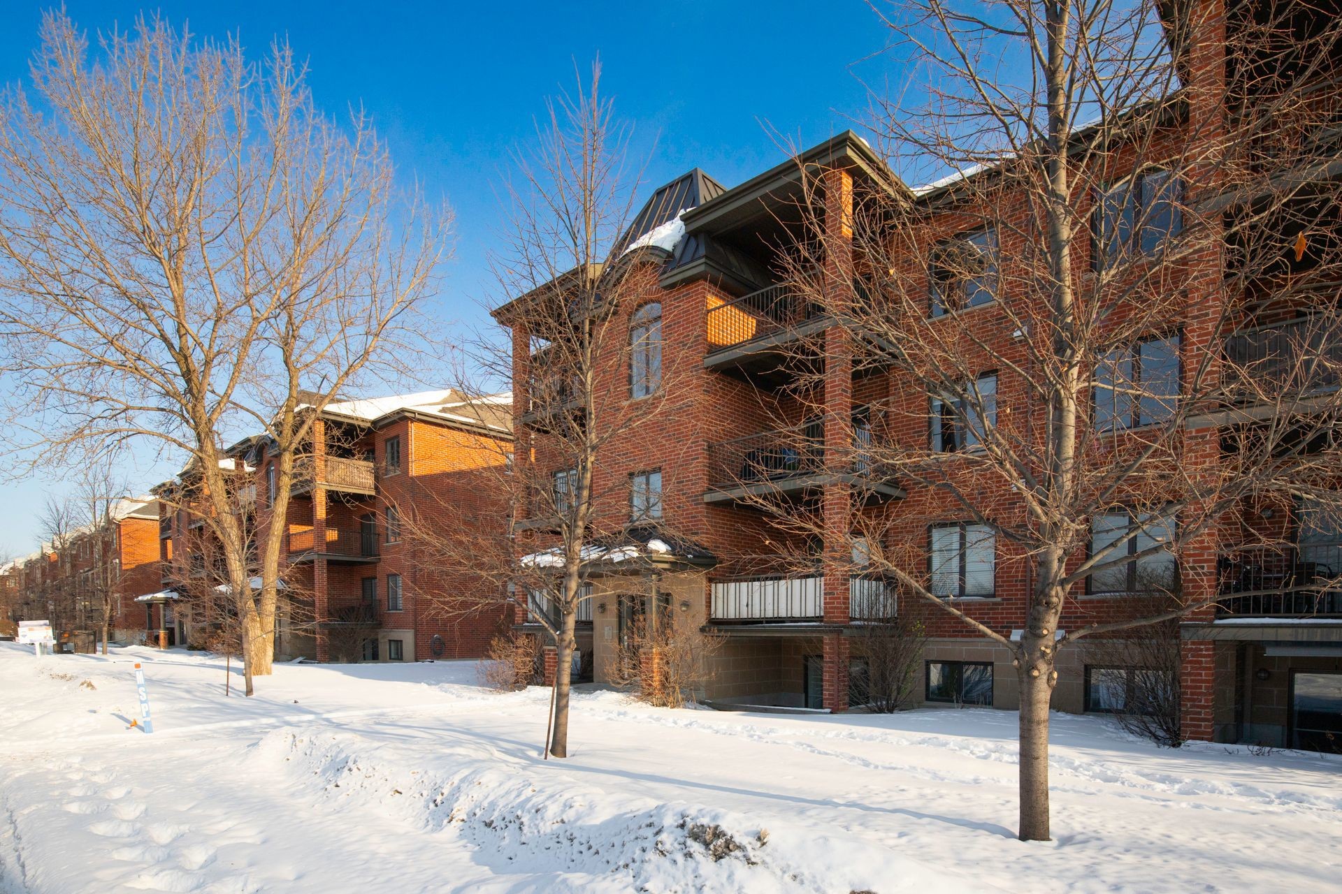 









7220


Boul. Cousineau

, 3,
Longueuil (Saint-Hubert),




QC
J3Y0H9

