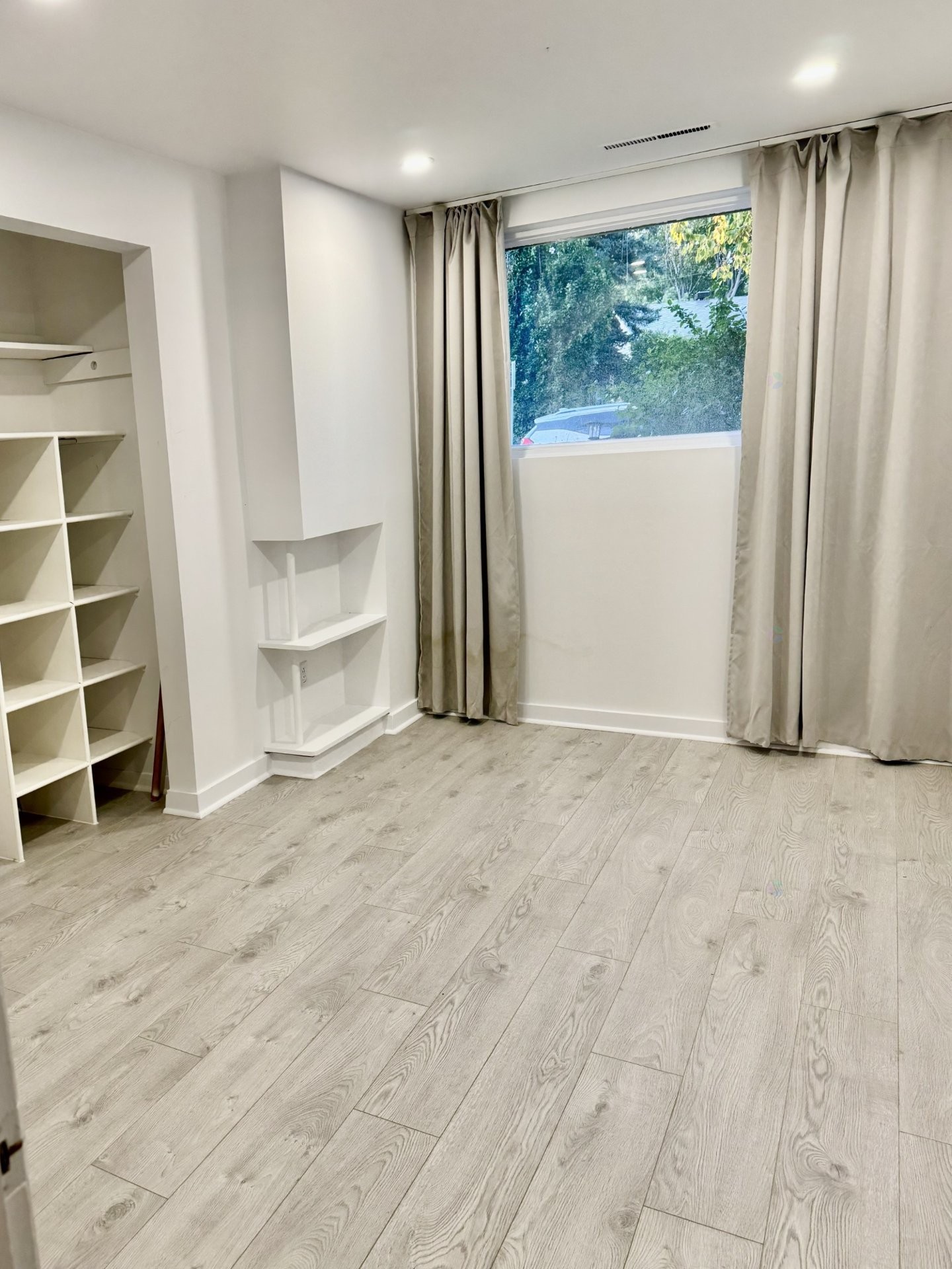 









3308


Rue Flavie

,
Laval (Fabreville),




QC
H7P1R5

