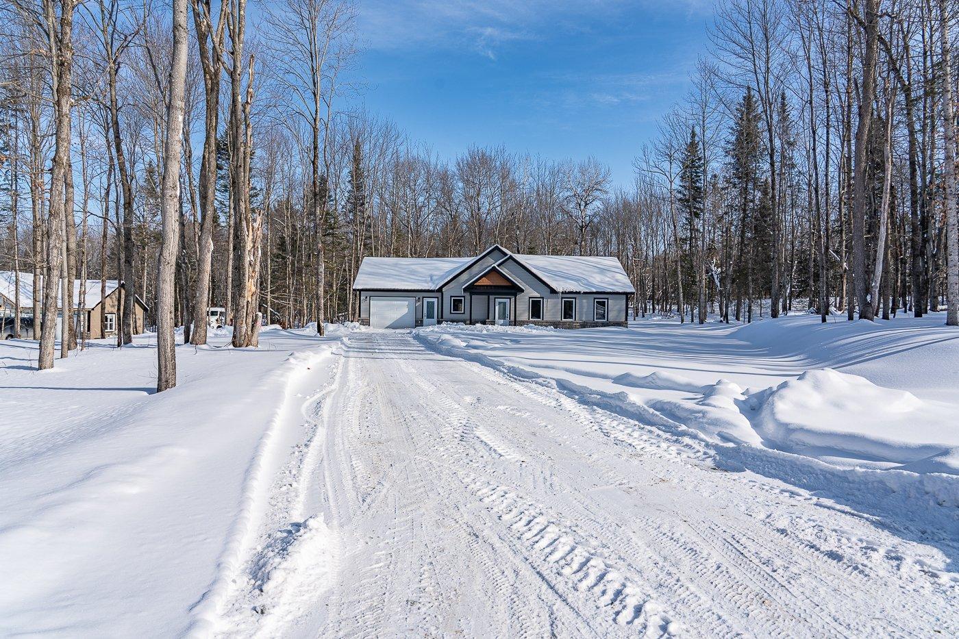 









113


Rue des Ruisseaux

,
Val-des-Sources,




QC
J1T0B2

