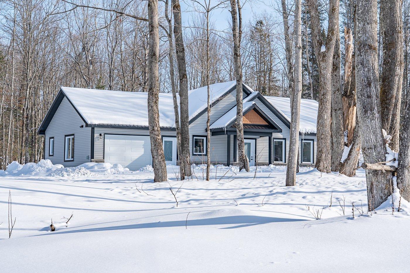 









113


Rue des Ruisseaux

,
Val-des-Sources,




QC
J1T0B2

