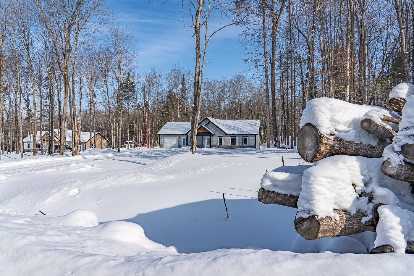 









113


Rue des Ruisseaux

,
Val-des-Sources,




QC
J1T0B2

