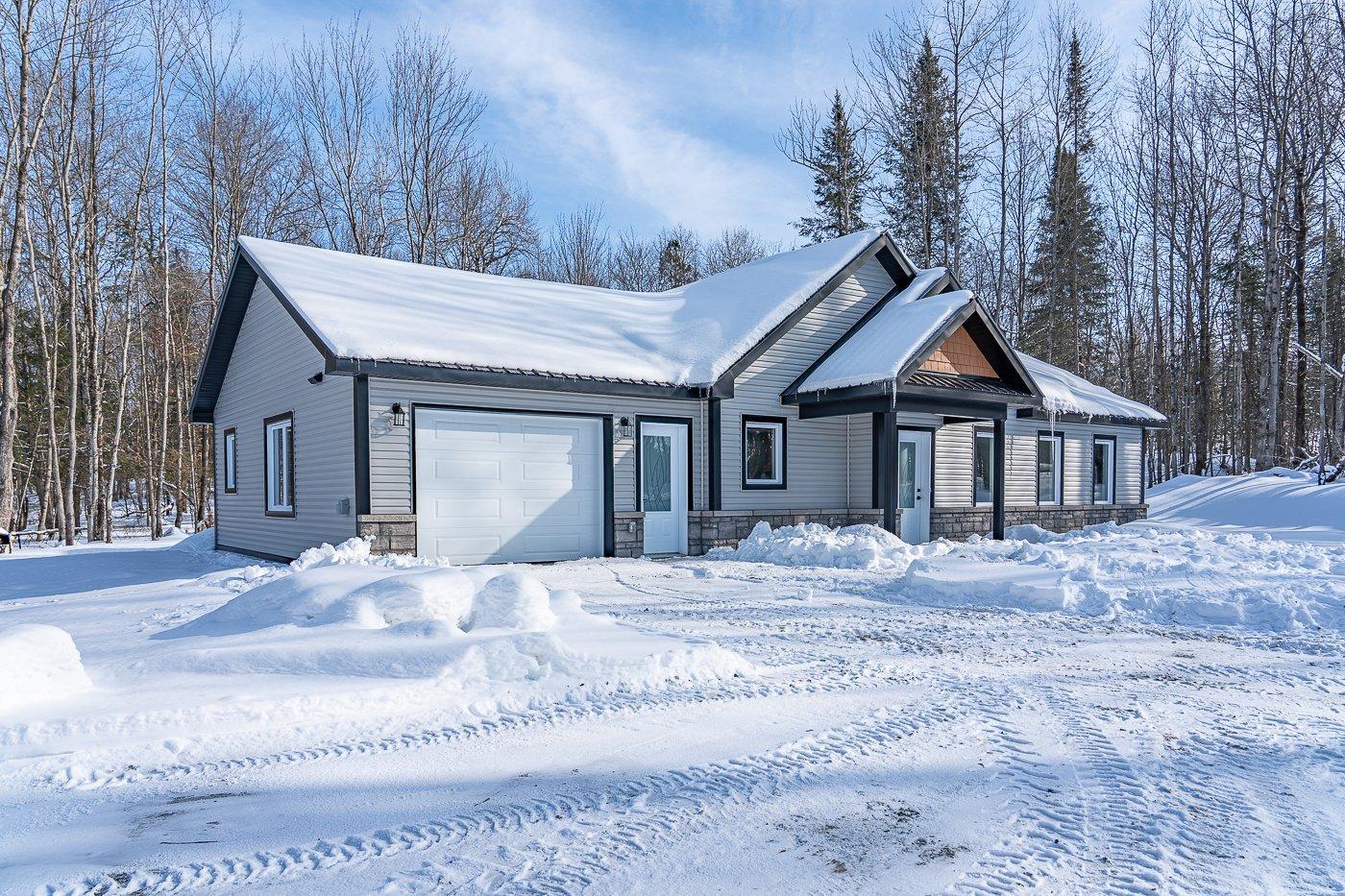 









113


Rue des Ruisseaux

,
Val-des-Sources,




QC
J1T0B2

