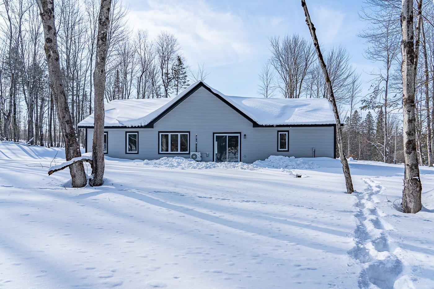 









113


Rue des Ruisseaux

,
Val-des-Sources,




QC
J1T0B2

