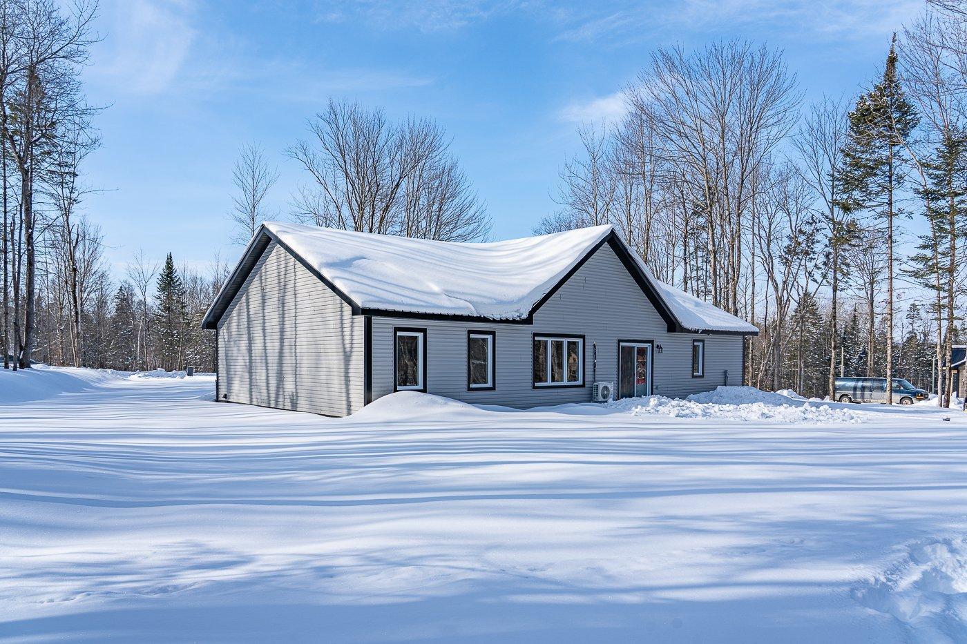 









113


Rue des Ruisseaux

,
Val-des-Sources,




QC
J1T0B2

