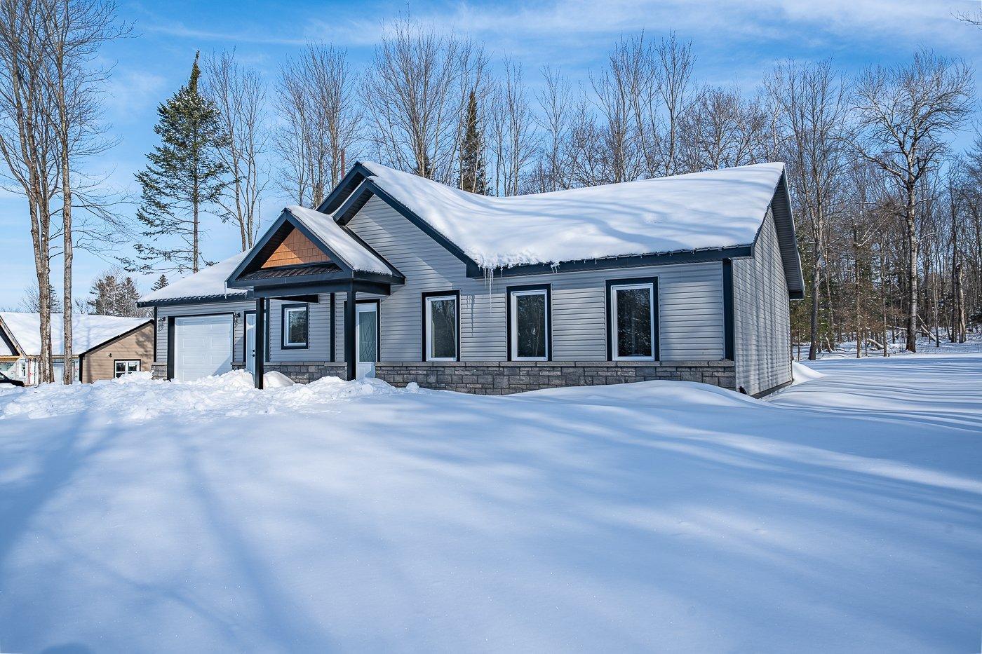 









113


Rue des Ruisseaux

,
Val-des-Sources,




QC
J1T0B2

