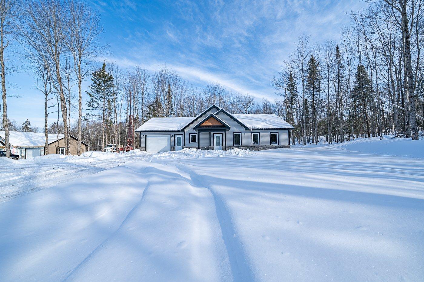 









113


Rue des Ruisseaux

,
Val-des-Sources,




QC
J1T0B2

