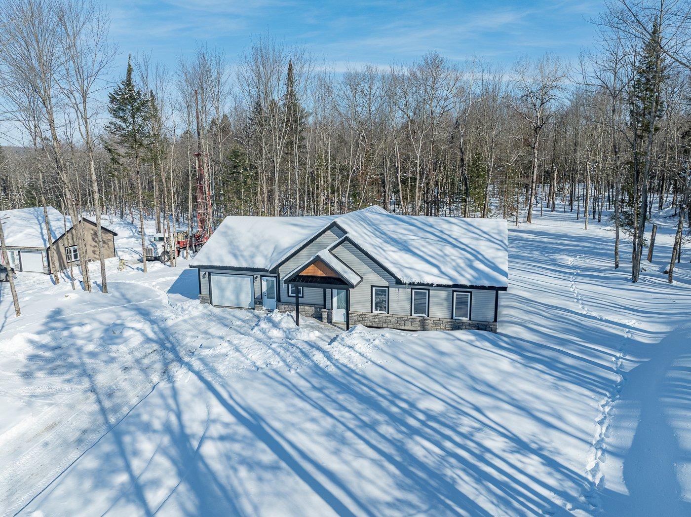 









113


Rue des Ruisseaux

,
Val-des-Sources,




QC
J1T0B2

