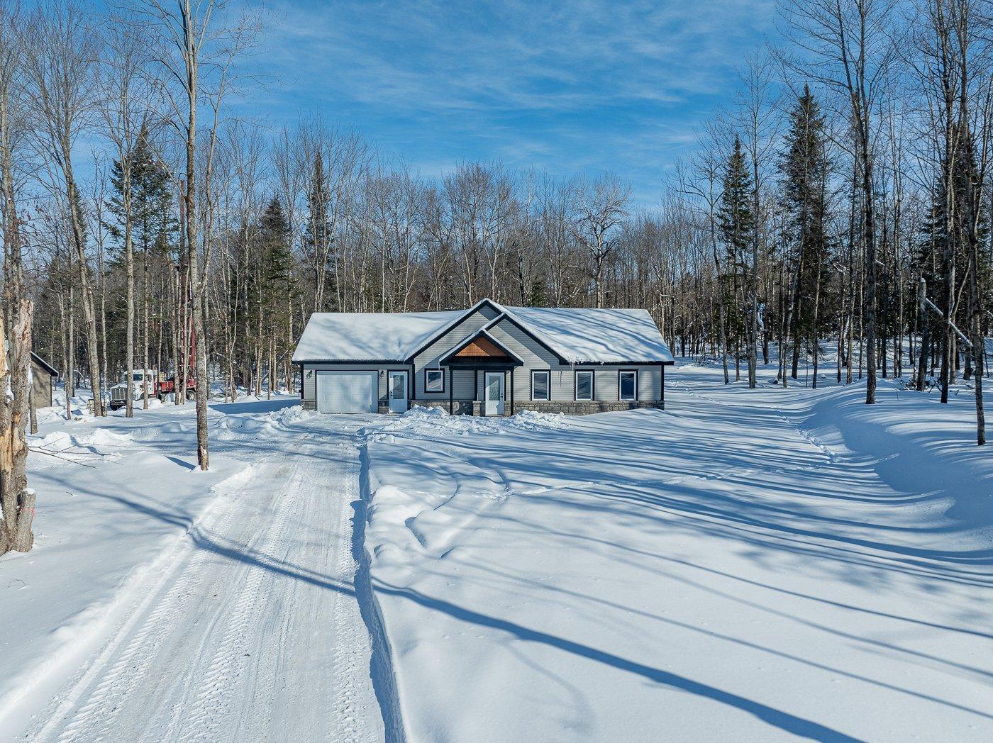 









113


Rue des Ruisseaux

,
Val-des-Sources,




QC
J1T0B2

