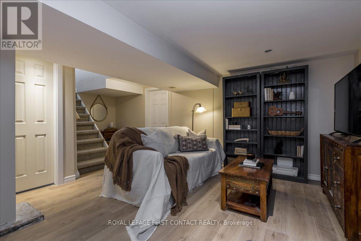 












159 CODRINGTON STREET

,
Barrie,




Ontario
L4M1R9

