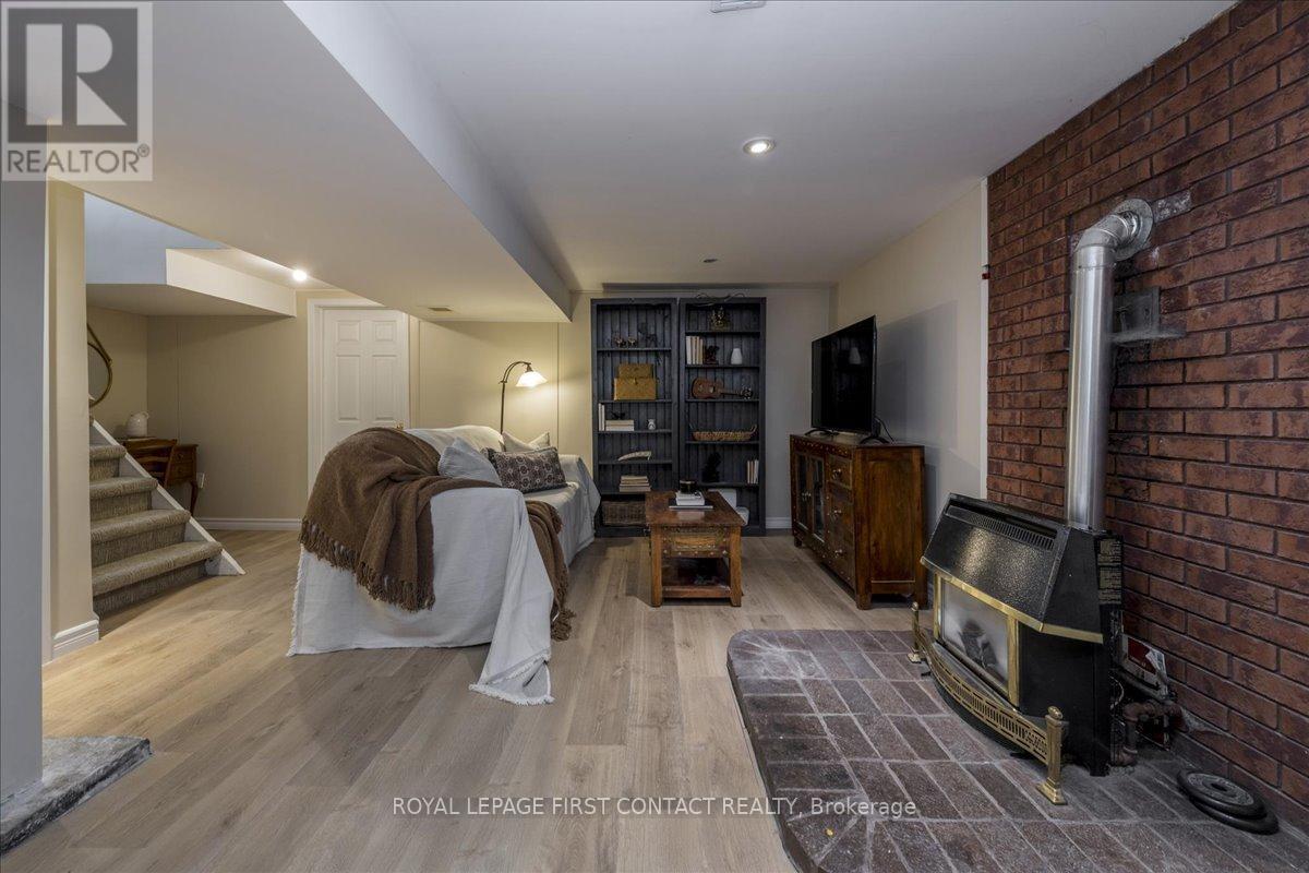 












159 CODRINGTON STREET

,
Barrie,




Ontario
L4M1R9

