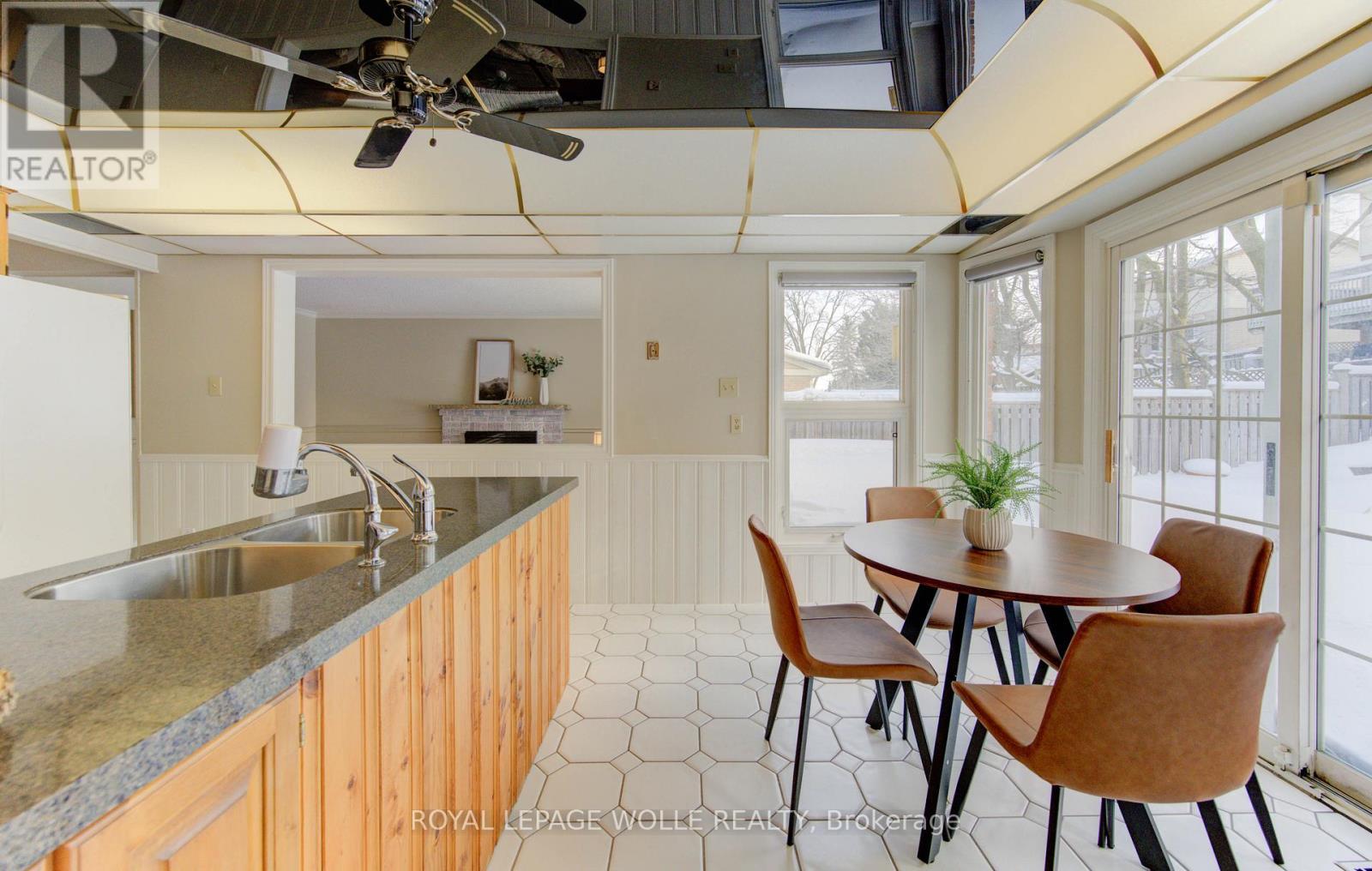 












21 SANDCLIFFE PLACE

,
Waterloo,




Ontario
N2T1A8

