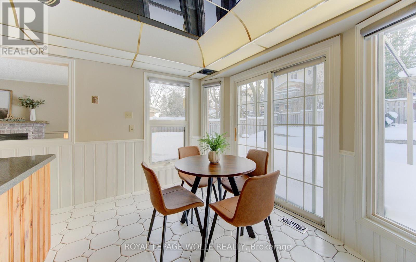 












21 SANDCLIFFE PLACE

,
Waterloo,




Ontario
N2T1A8

