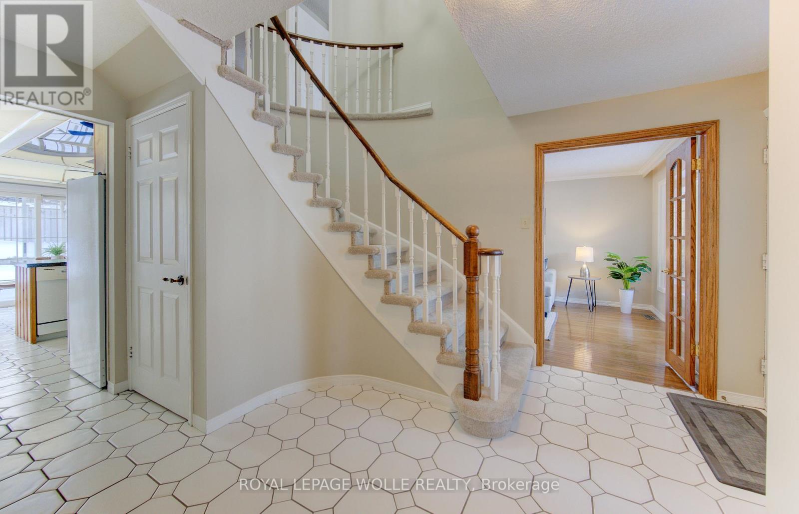 












21 SANDCLIFFE PLACE

,
Waterloo,




Ontario
N2T1A8

