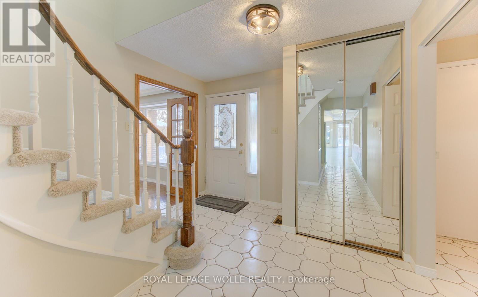 












21 SANDCLIFFE PLACE

,
Waterloo,




Ontario
N2T1A8

