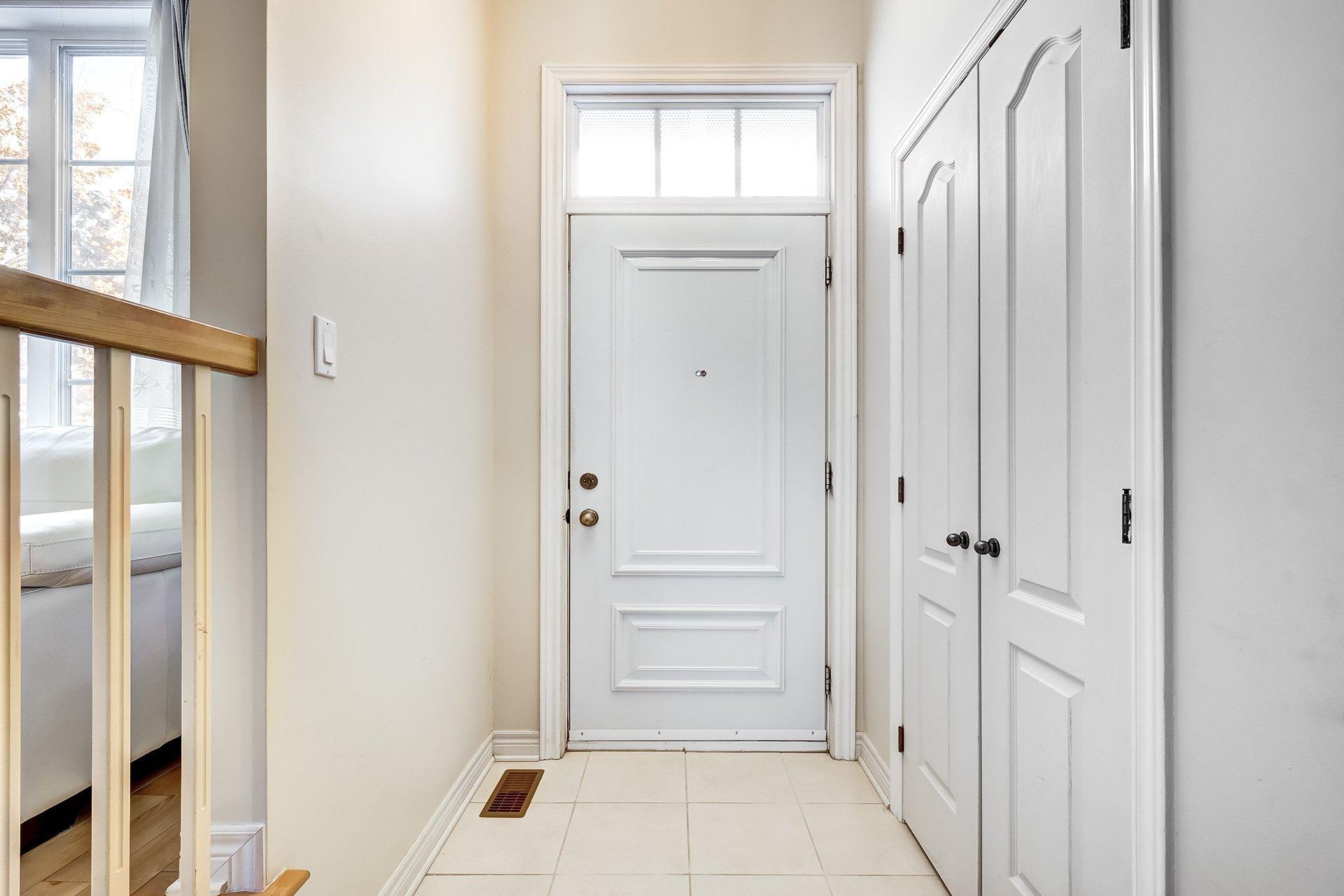 









2220


Rue de l'Équateur

,
Montréal (Saint-Laurent),




QC
H4R0H4

