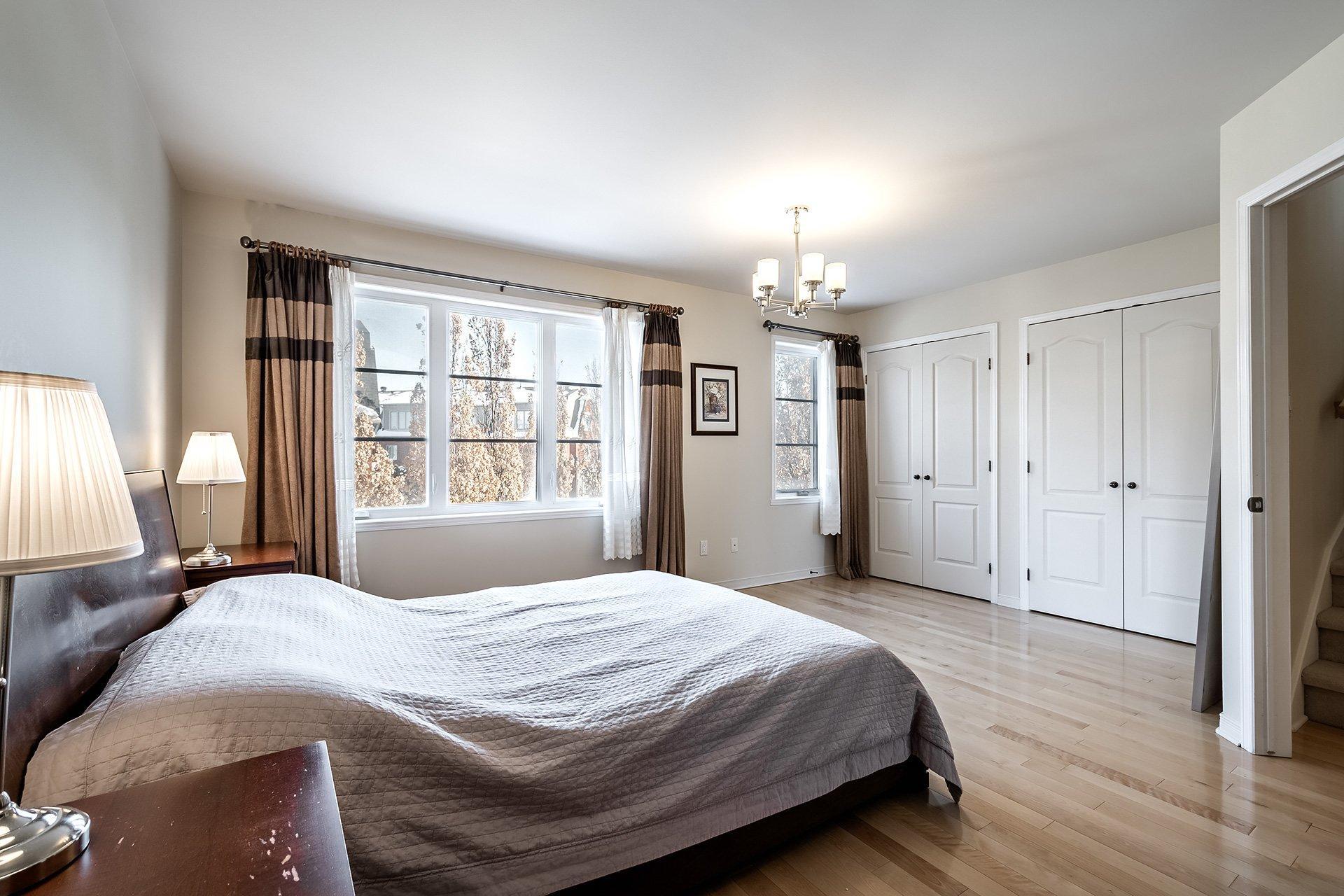 









2220


Rue de l'Équateur

,
Montréal (Saint-Laurent),




QC
H4R0H4

