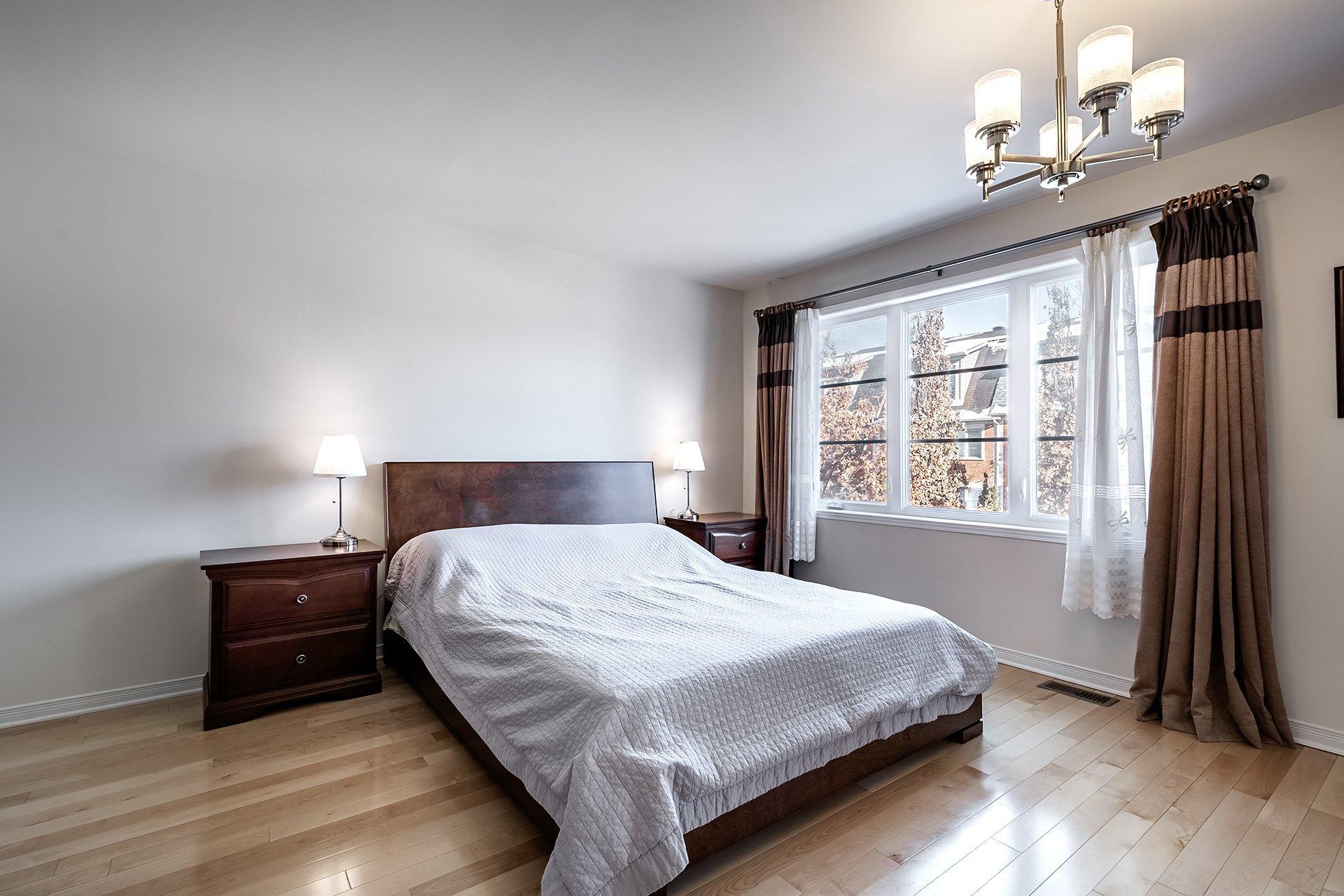 









2220


Rue de l'Équateur

,
Montréal (Saint-Laurent),




QC
H4R0H4

