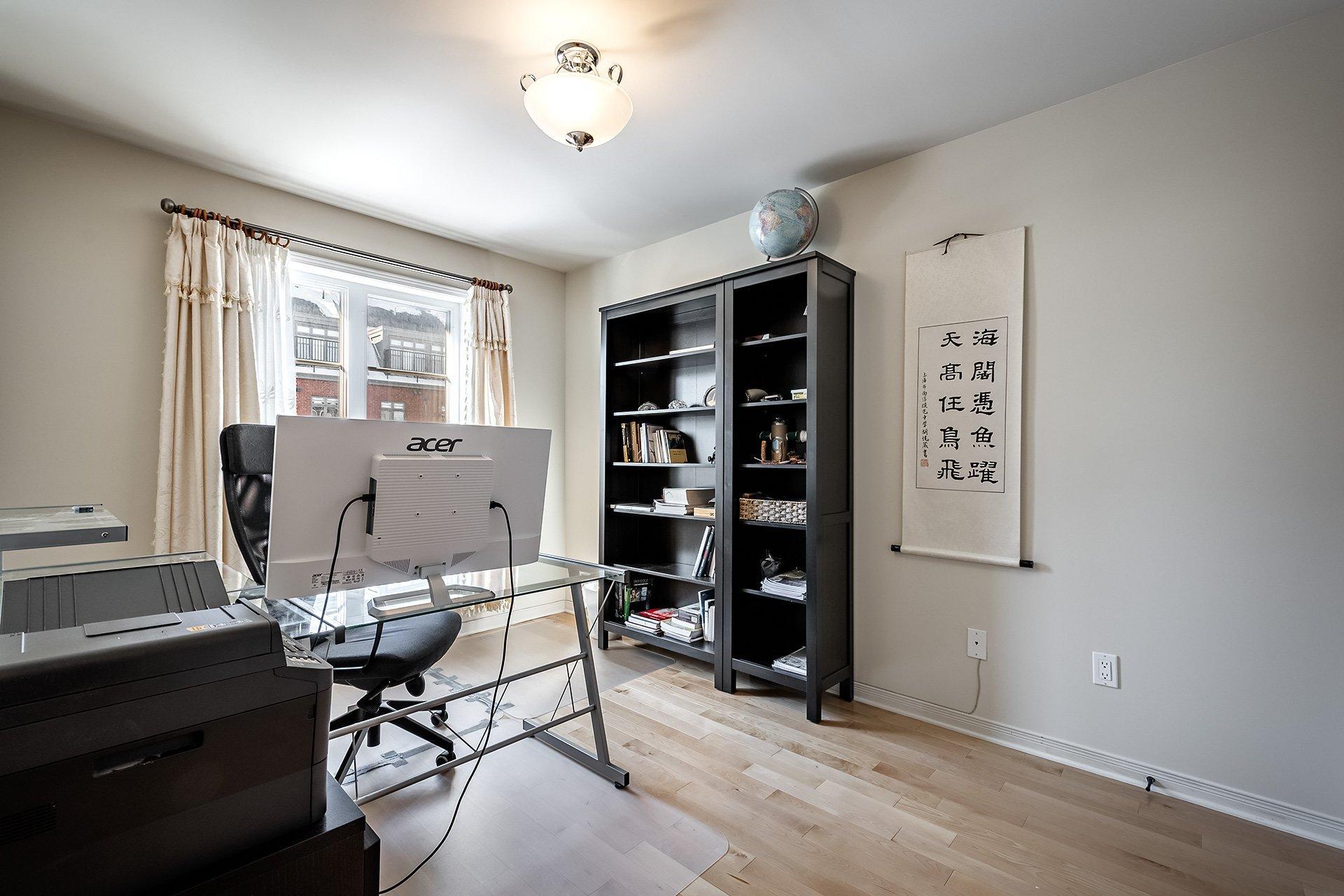 









2220


Rue de l'Équateur

,
Montréal (Saint-Laurent),




QC
H4R0H4

