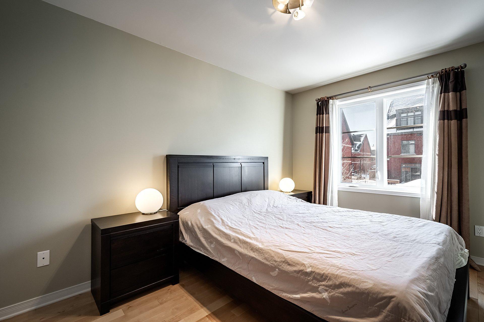 









2220


Rue de l'Équateur

,
Montréal (Saint-Laurent),




QC
H4R0H4

