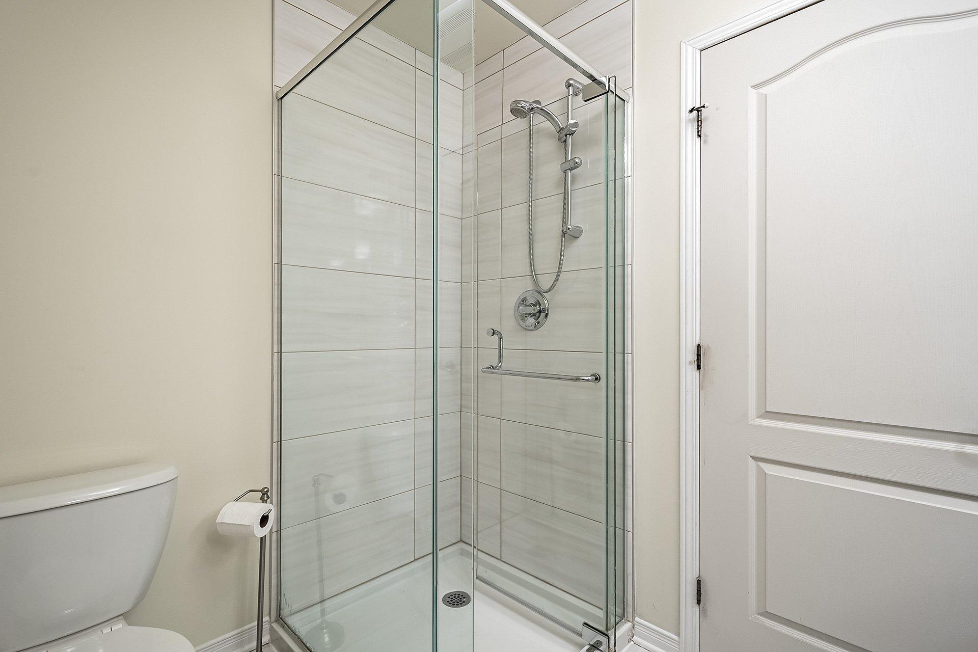 









2220


Rue de l'Équateur

,
Montréal (Saint-Laurent),




QC
H4R0H4

