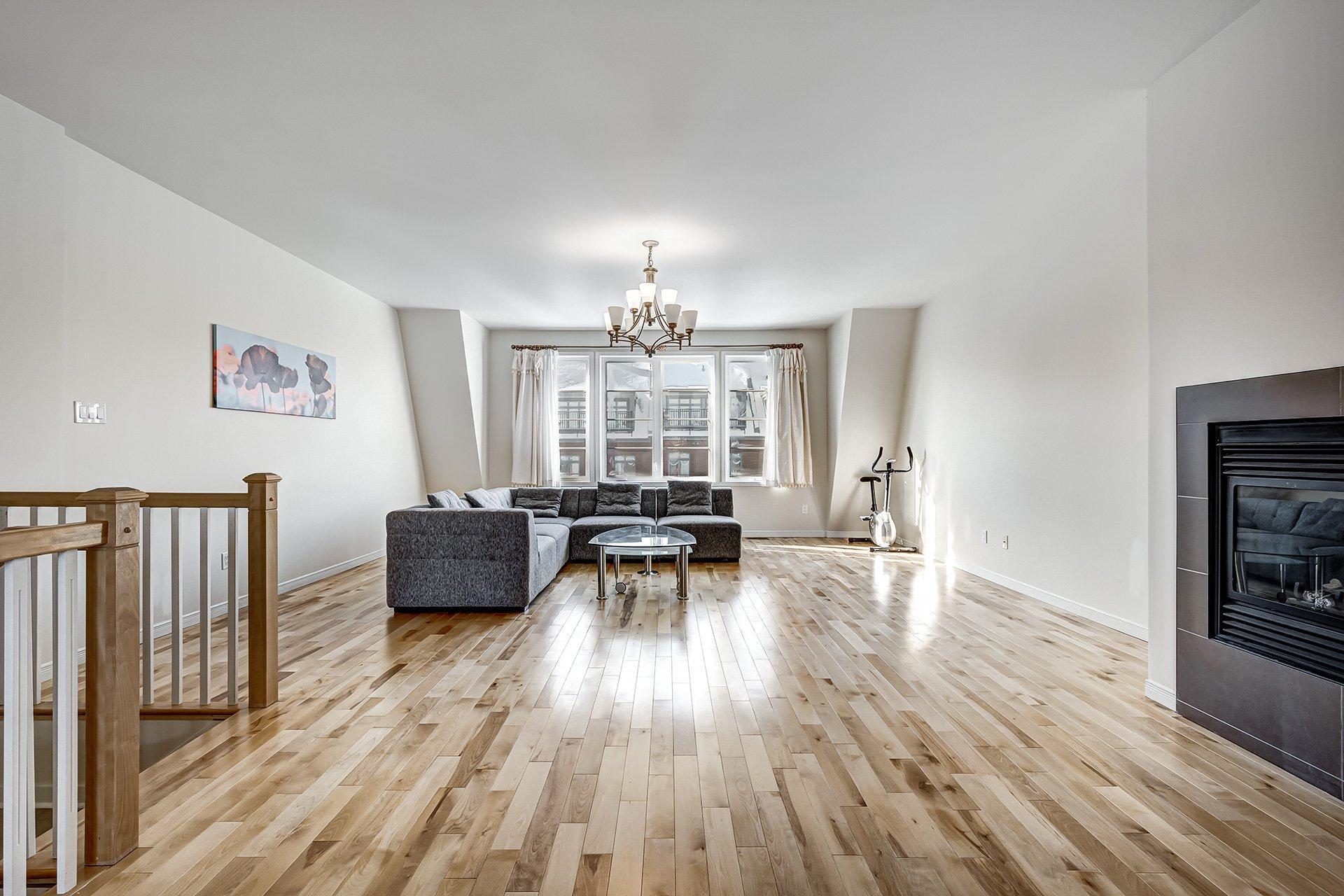 









2220


Rue de l'Équateur

,
Montréal (Saint-Laurent),




QC
H4R0H4

