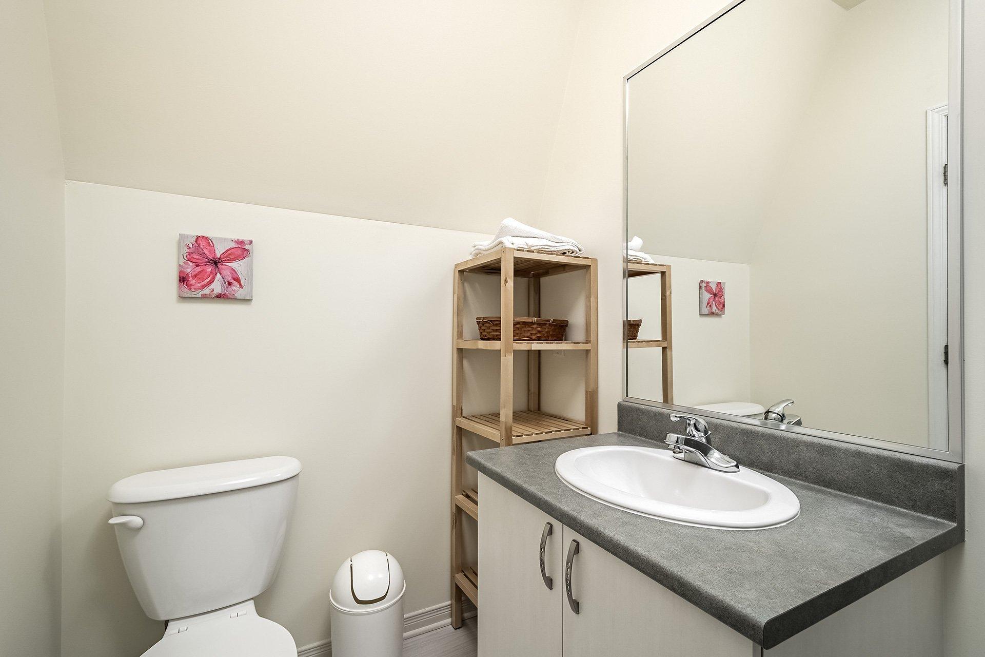 









2220


Rue de l'Équateur

,
Montréal (Saint-Laurent),




QC
H4R0H4

