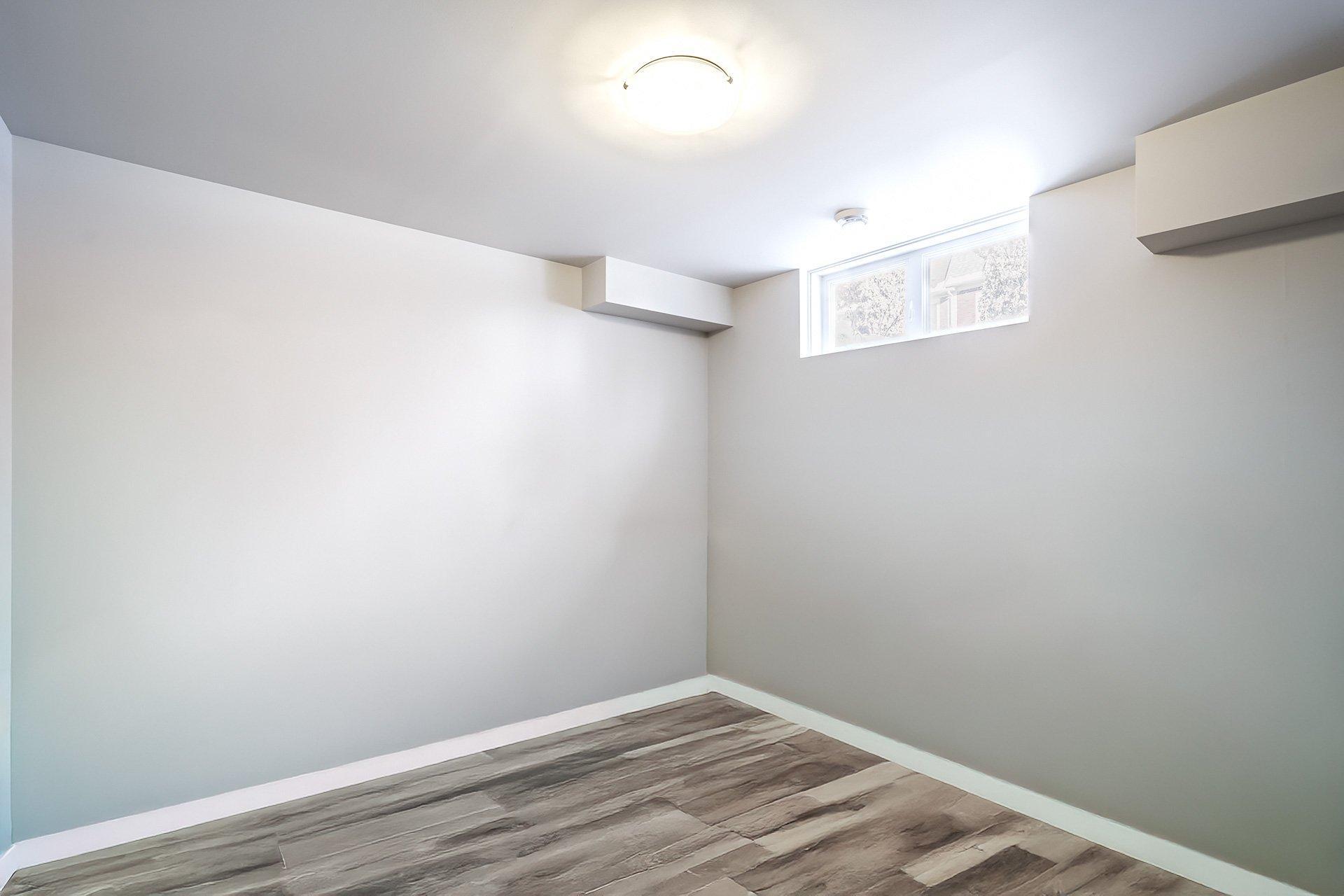 









2220


Rue de l'Équateur

,
Montréal (Saint-Laurent),




QC
H4R0H4

