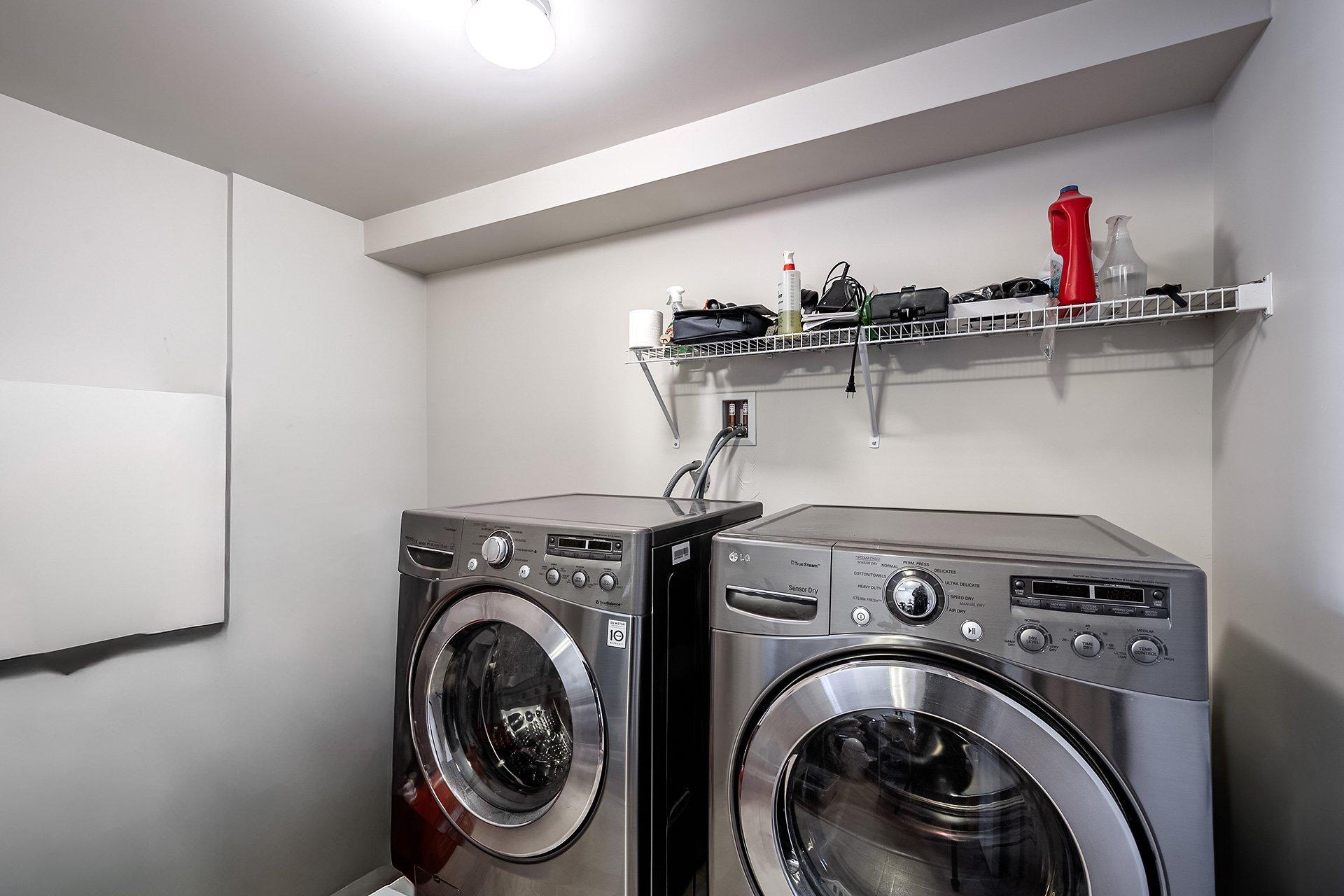 









2220


Rue de l'Équateur

,
Montréal (Saint-Laurent),




QC
H4R0H4

