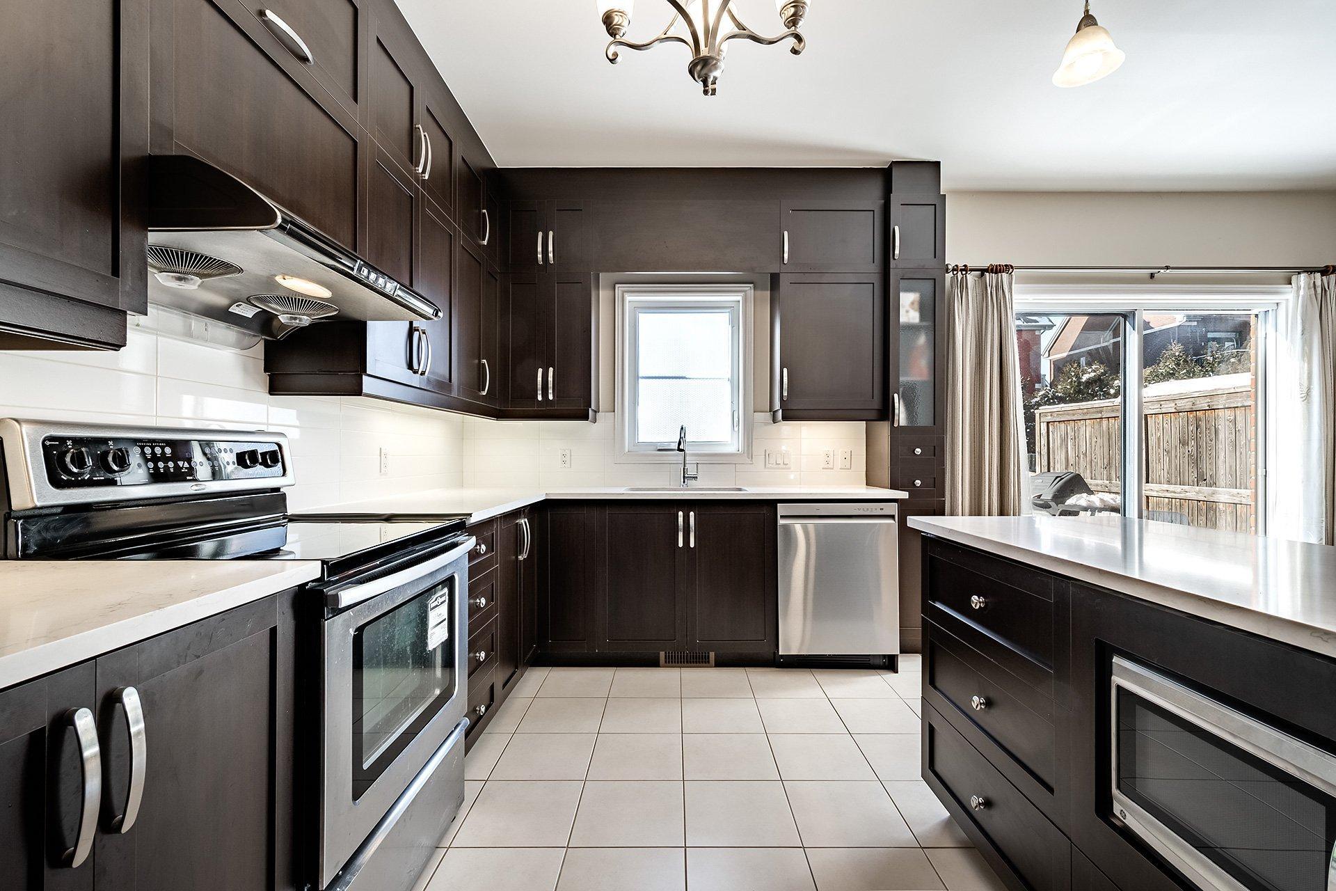 









2220


Rue de l'Équateur

,
Montréal (Saint-Laurent),




QC
H4R0H4

