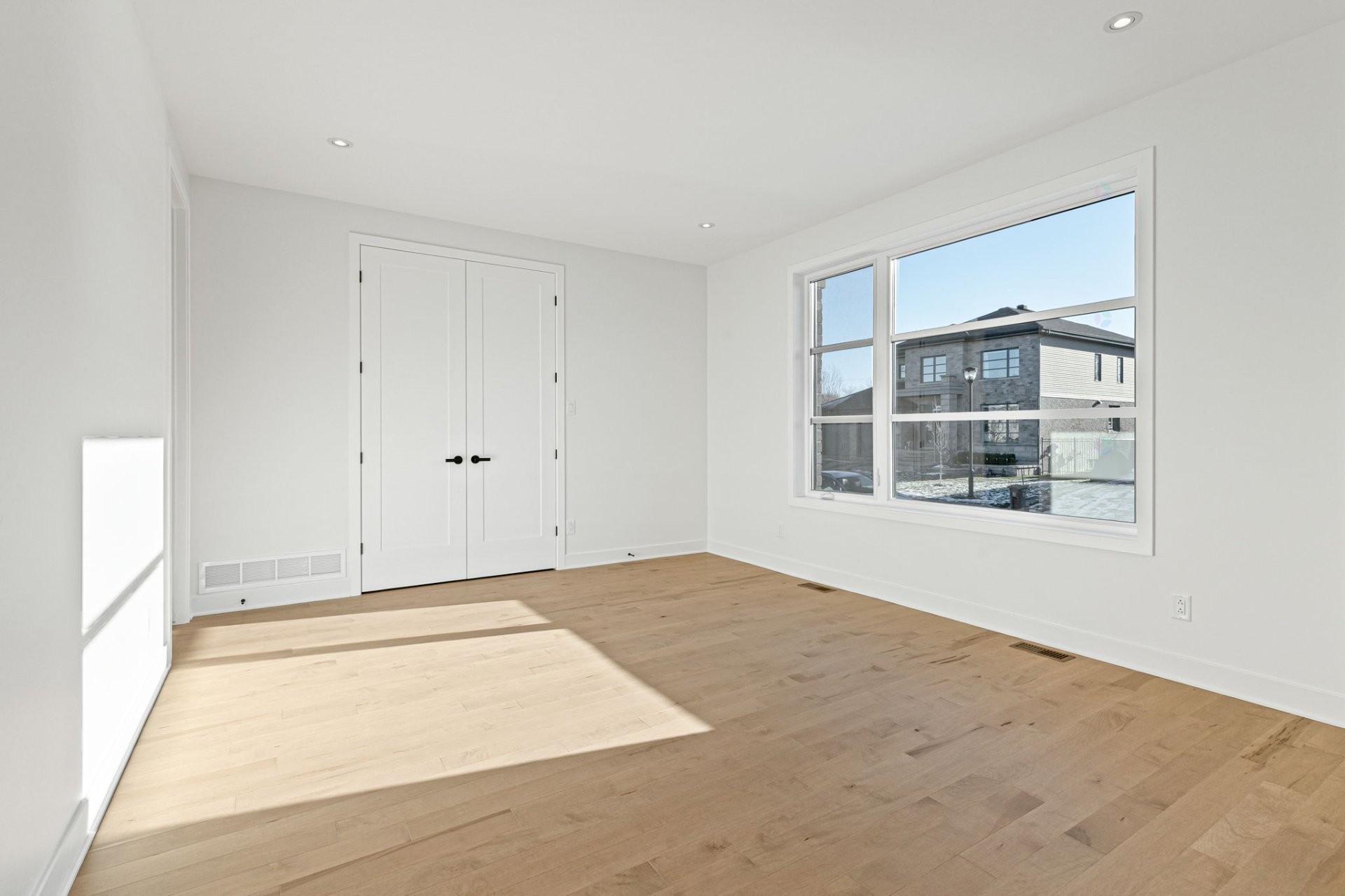 









1145


Rue Jean-Vallerand

,
Boucherville,




QC
J4B0H5

