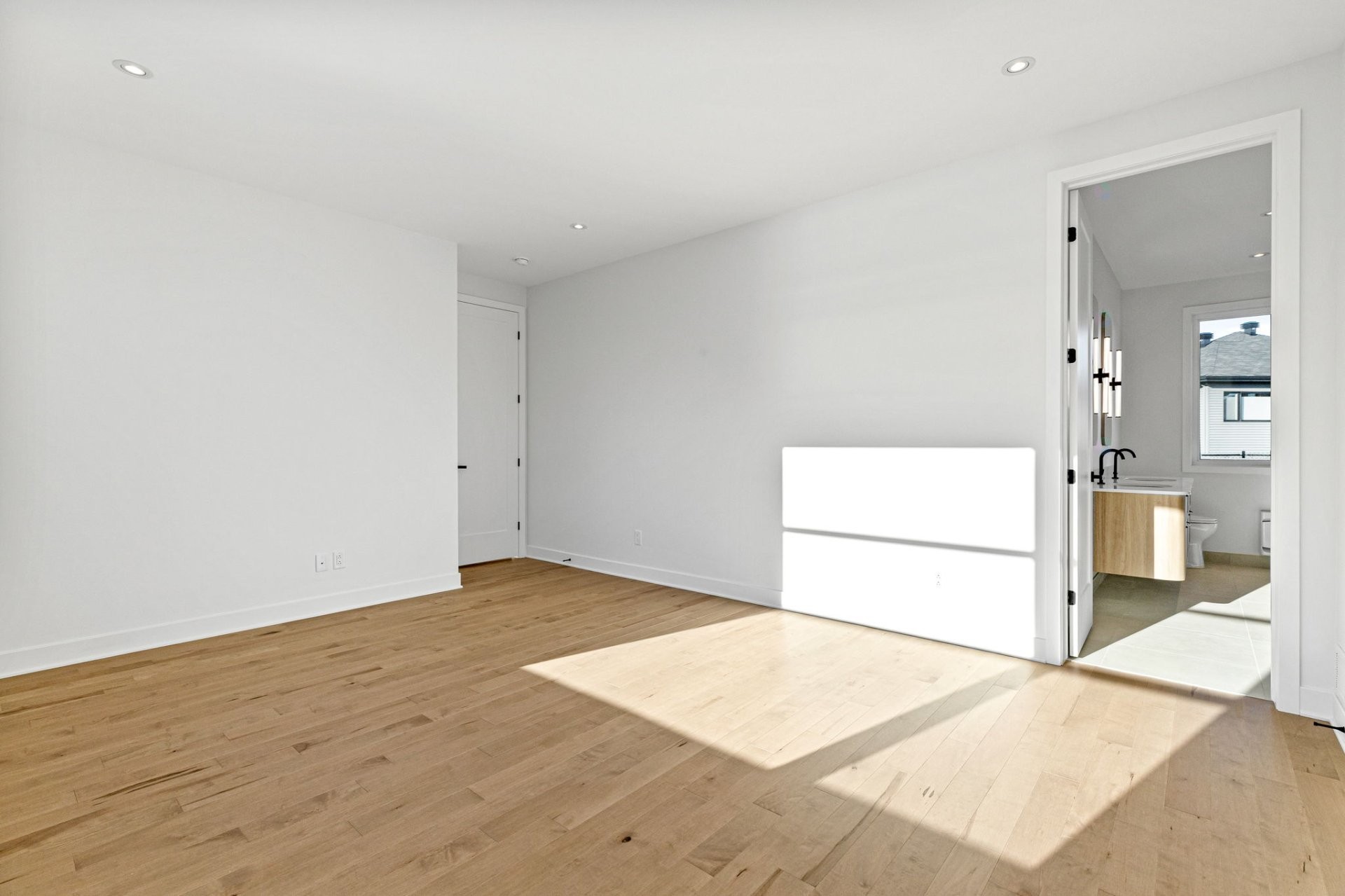 









1145


Rue Jean-Vallerand

,
Boucherville,




QC
J4B0H5

