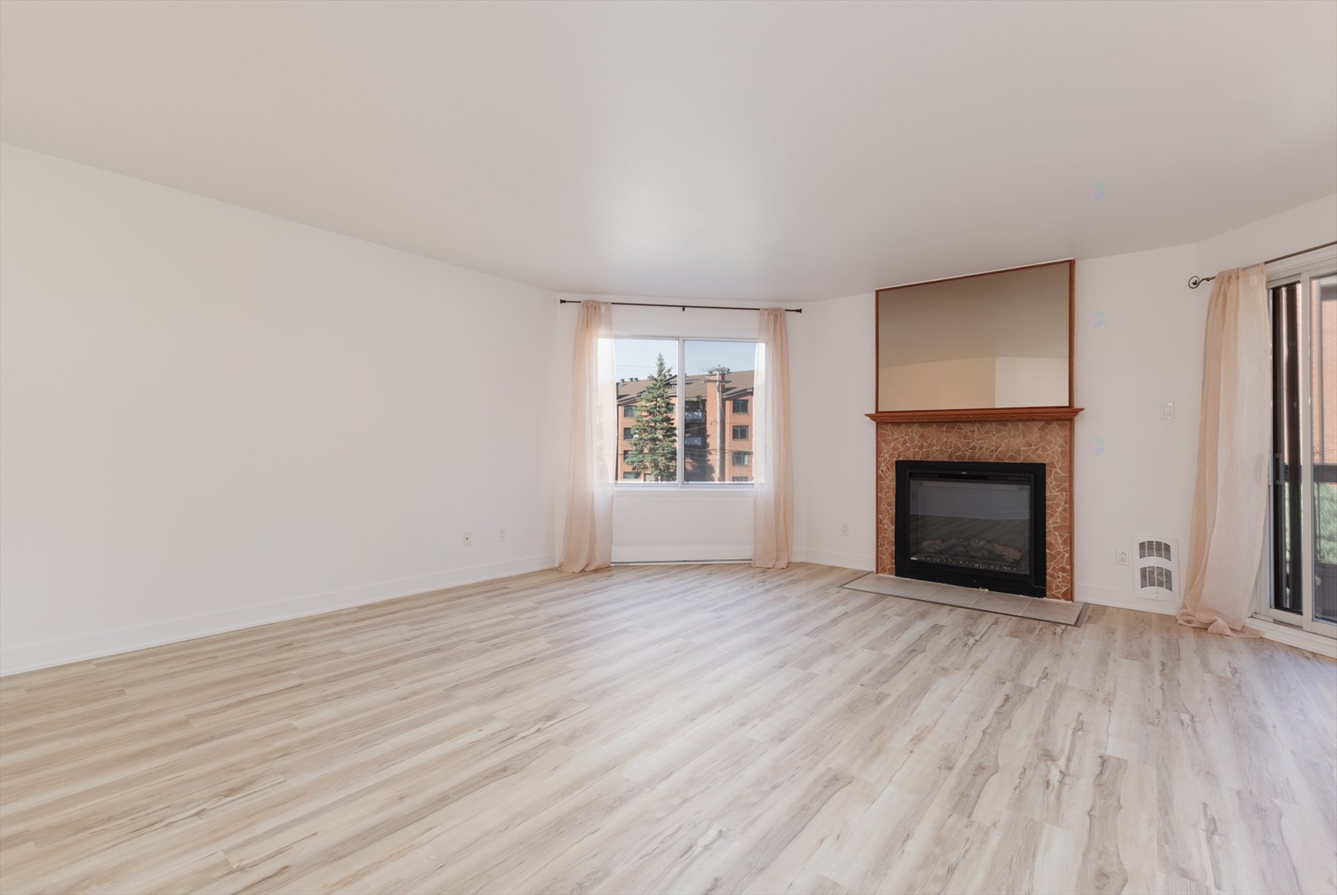 









1350


Rue Hyman

, 201,
Montréal (Pierrefonds-Roxboro),




QC
H8Y3N8

