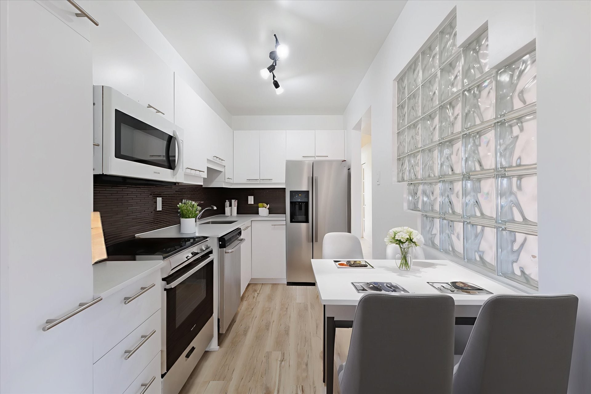 









1350


Rue Hyman

, 201,
Montréal (Pierrefonds-Roxboro),




QC
H8Y3N8

