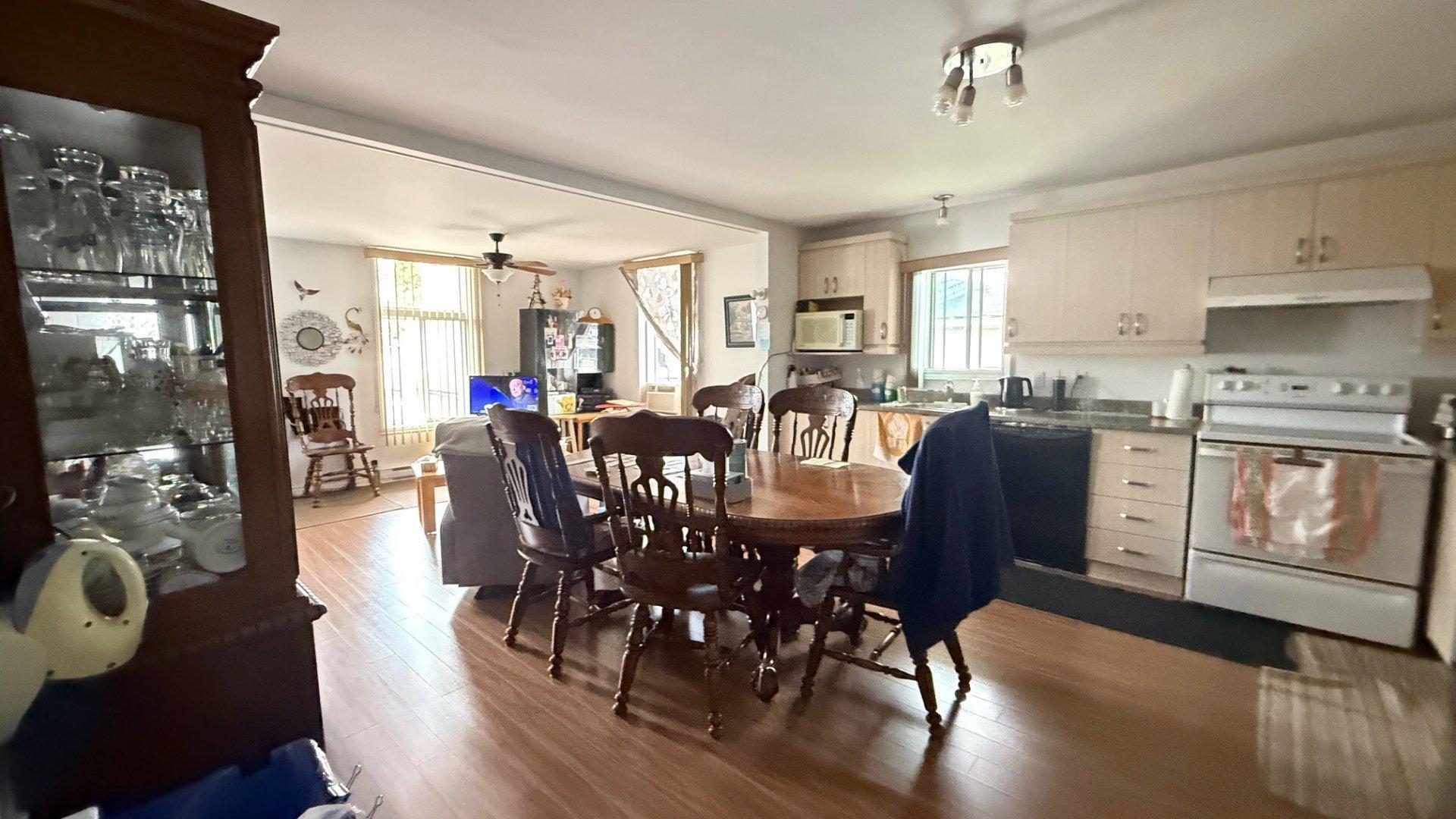 









85

 - 87


Rue Notre-Dame

,
L'Épiphanie,




QC
J5X2V4

