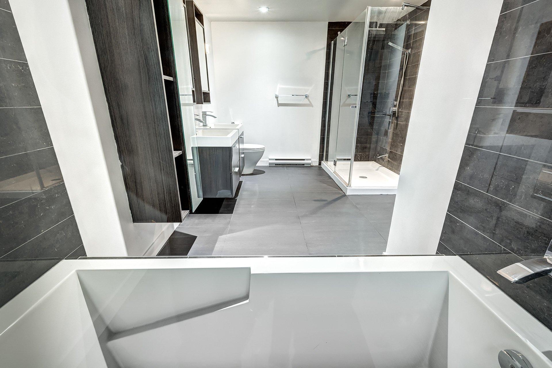 









905


Av. Plymouth

, 312,
Mont-Royal,




QC
H4P1B2

