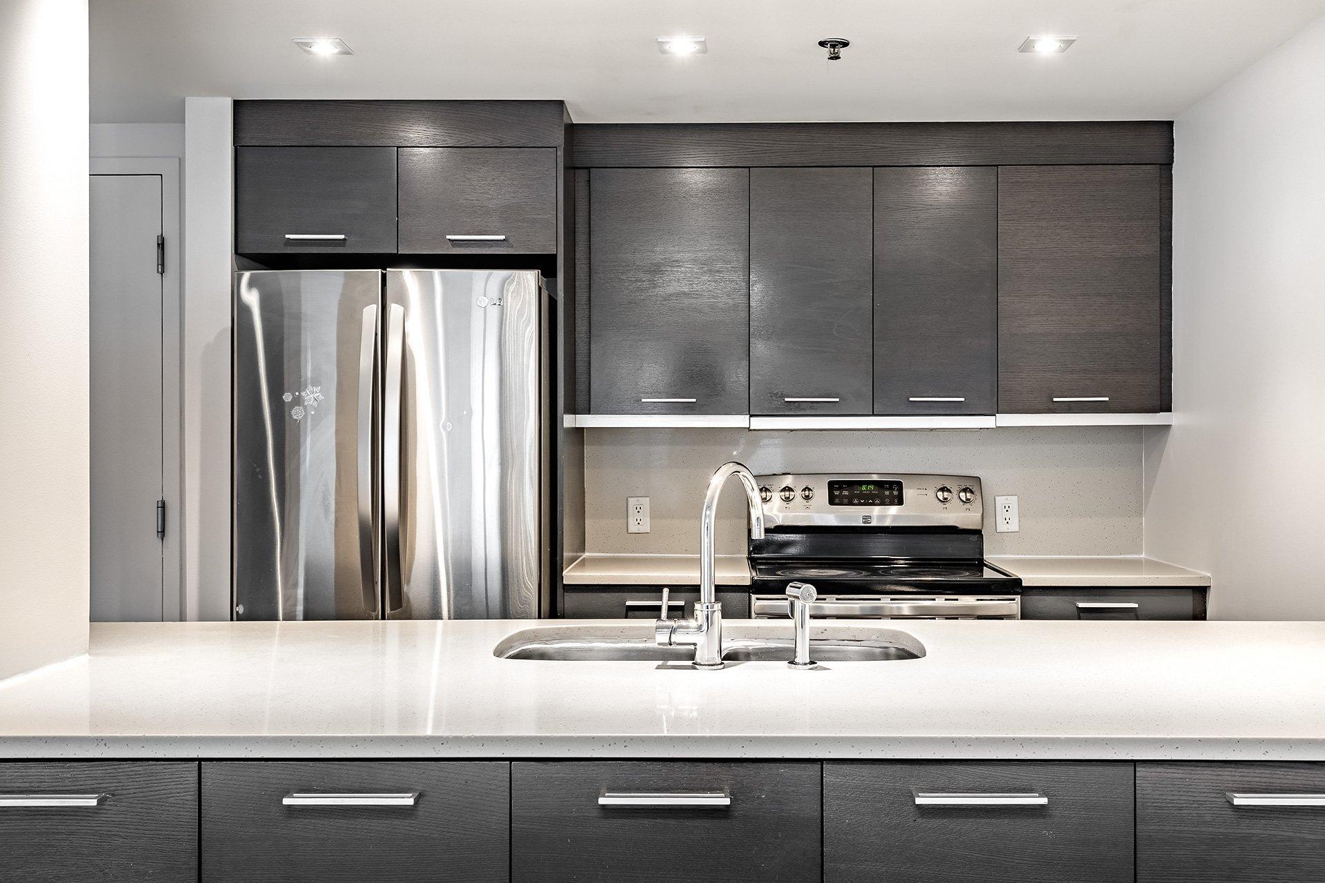 









905


Av. Plymouth

, 312,
Mont-Royal,




QC
H4P1B2

