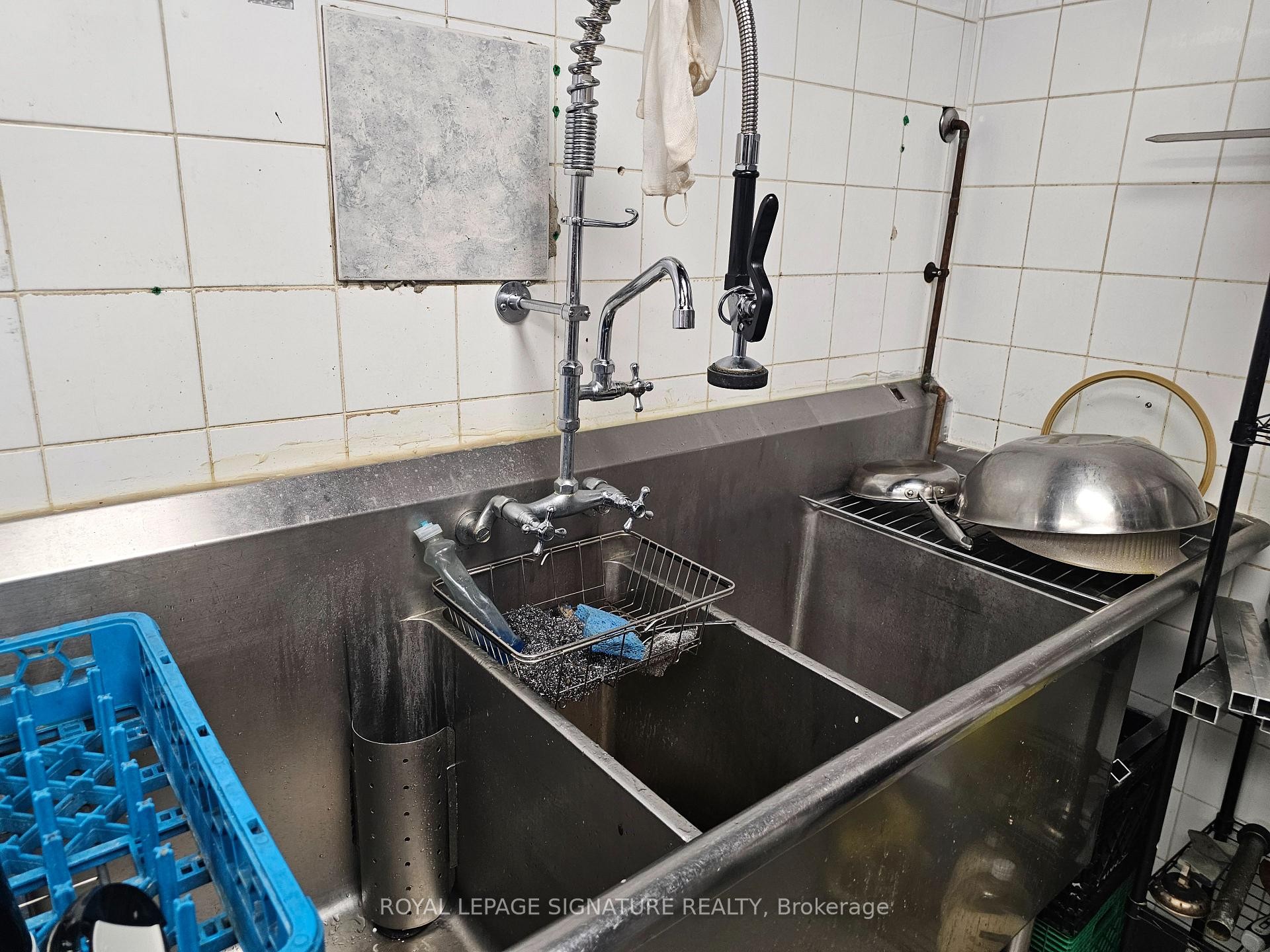 









350


Davis

Drive, 7,
Newmarket,




ON
L3Y 2N7

