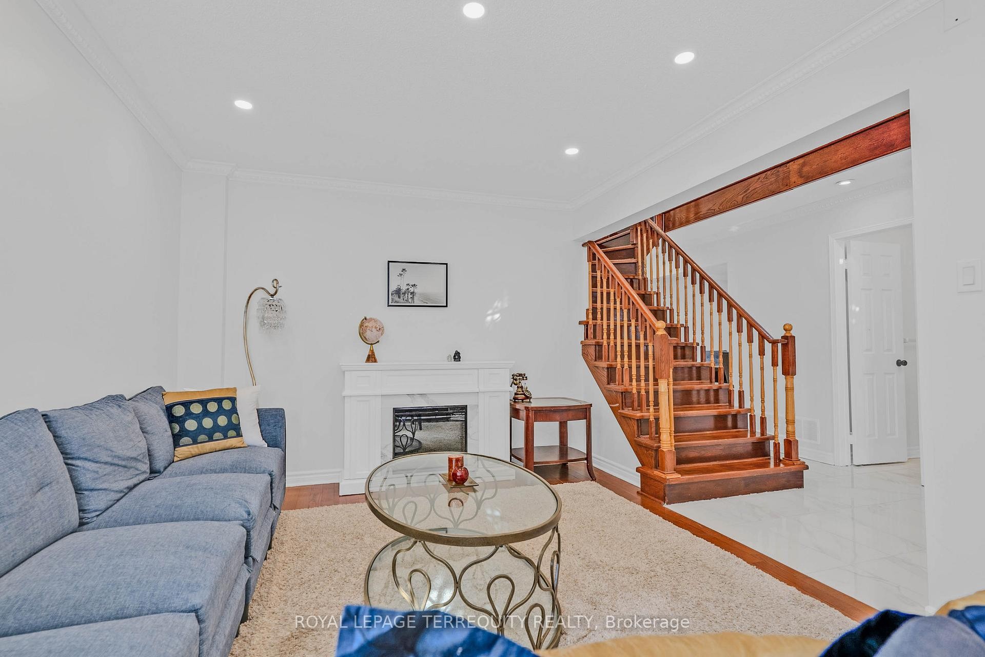 









8


Shallimar

Court,
Brampton,




ON
L6X 4N2

