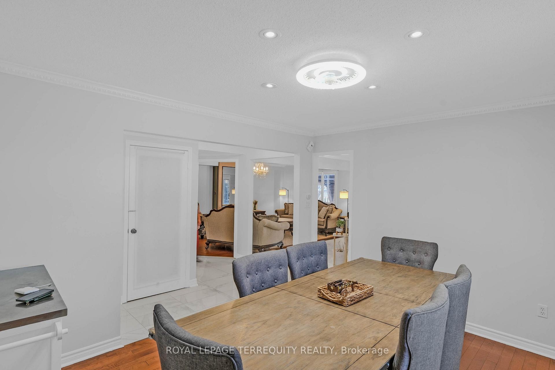 









8


Shallimar

Court,
Brampton,




ON
L6X 4N2

