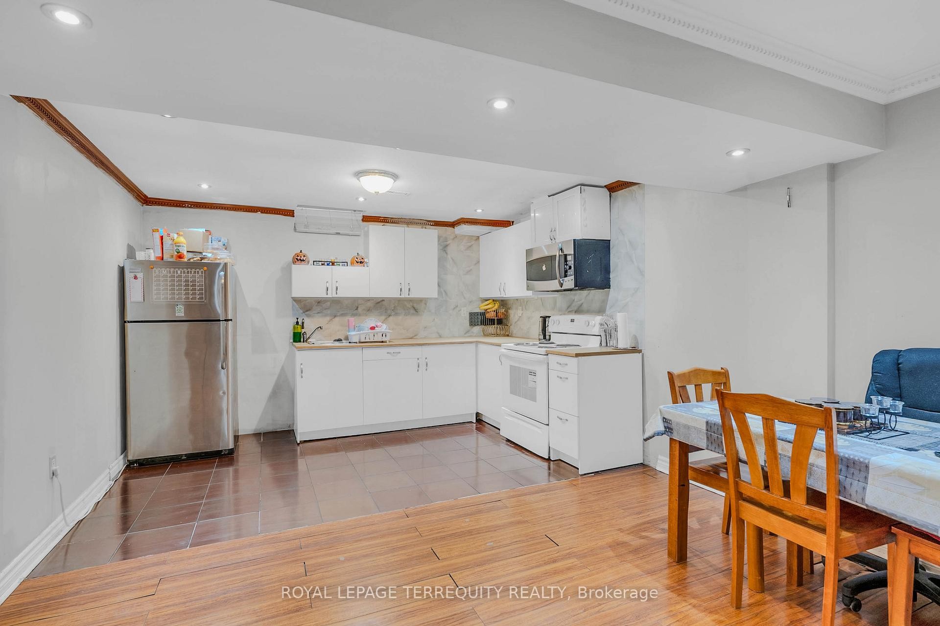 









8


Shallimar

Court,
Brampton,




ON
L6X 4N2

