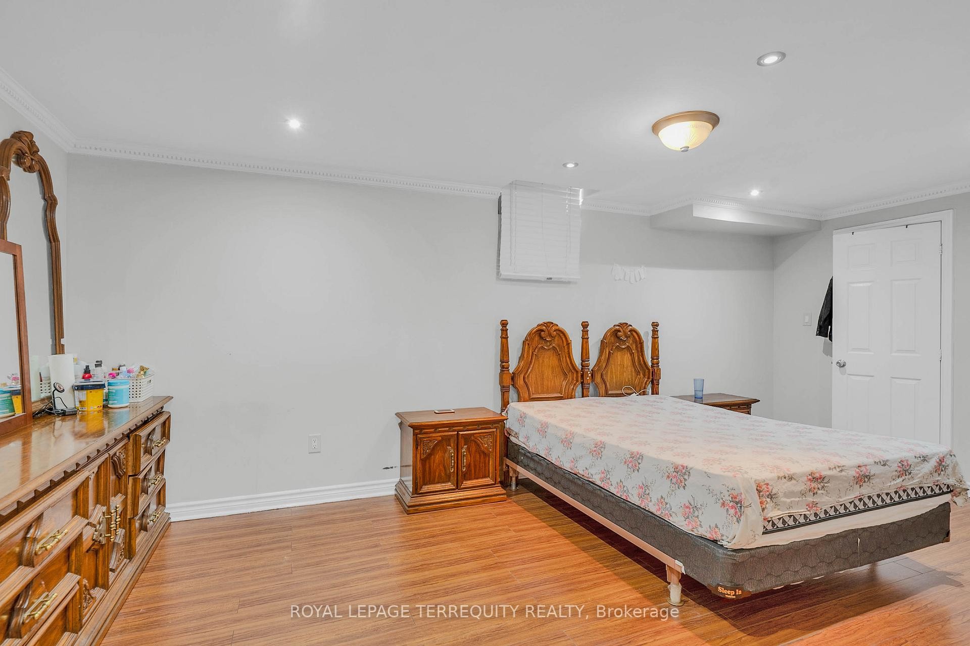 









8


Shallimar

Court,
Brampton,




ON
L6X 4N2

