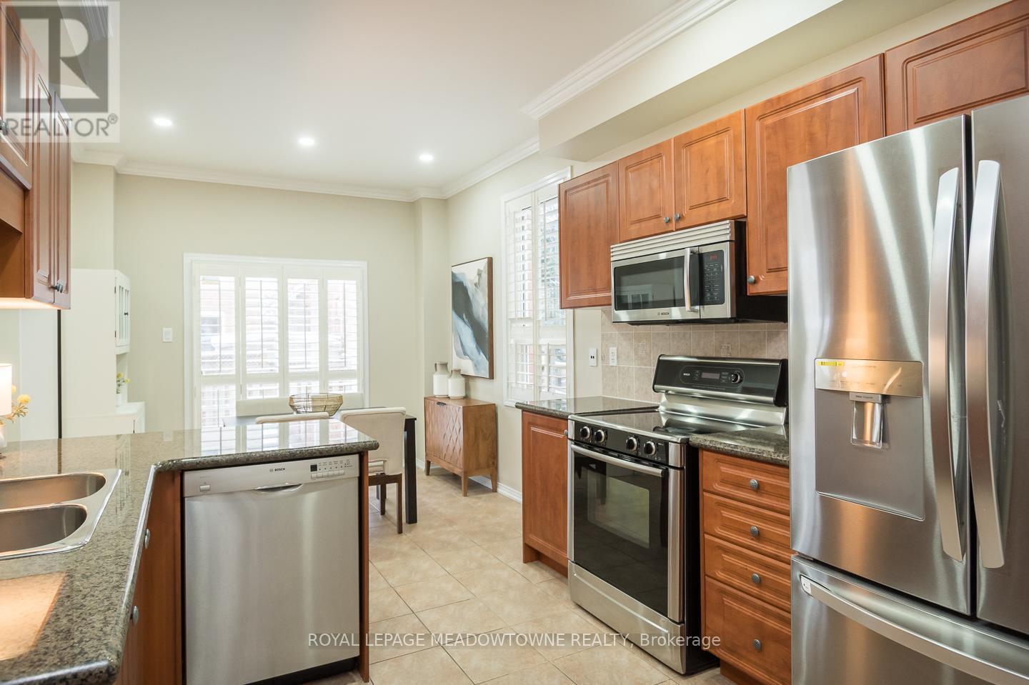 












1043 DONNELLY STREET

,
Milton,




Ontario
L9T0A2

