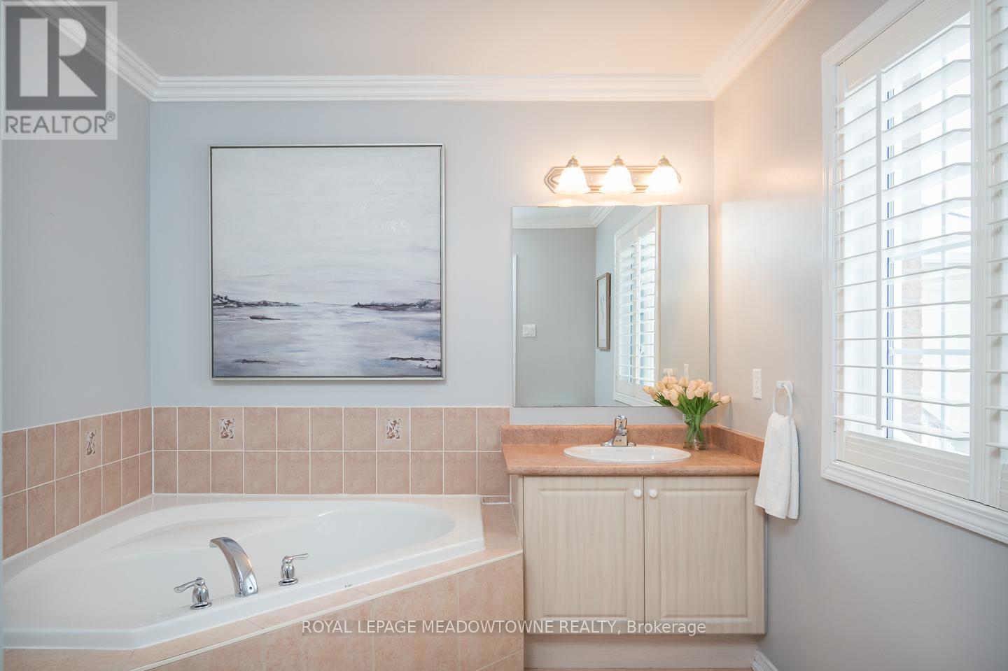 












1043 DONNELLY STREET

,
Milton,




Ontario
L9T0A2

