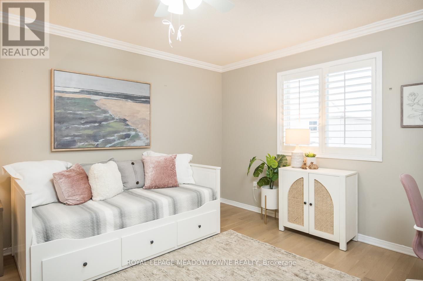 












1043 DONNELLY STREET

,
Milton,




Ontario
L9T0A2

