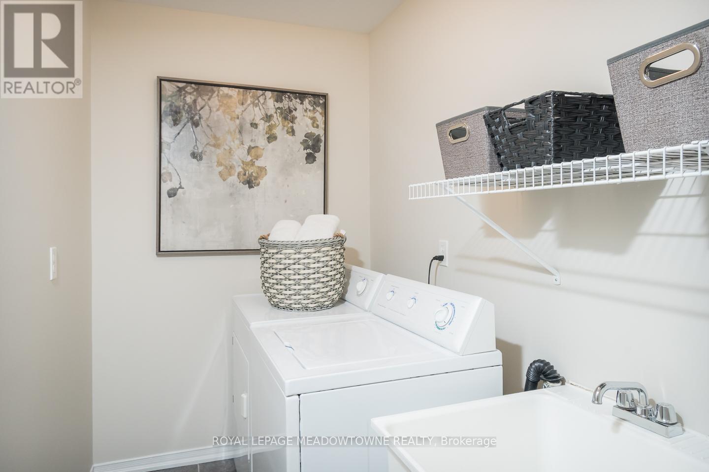 












1043 DONNELLY STREET

,
Milton,




Ontario
L9T0A2

