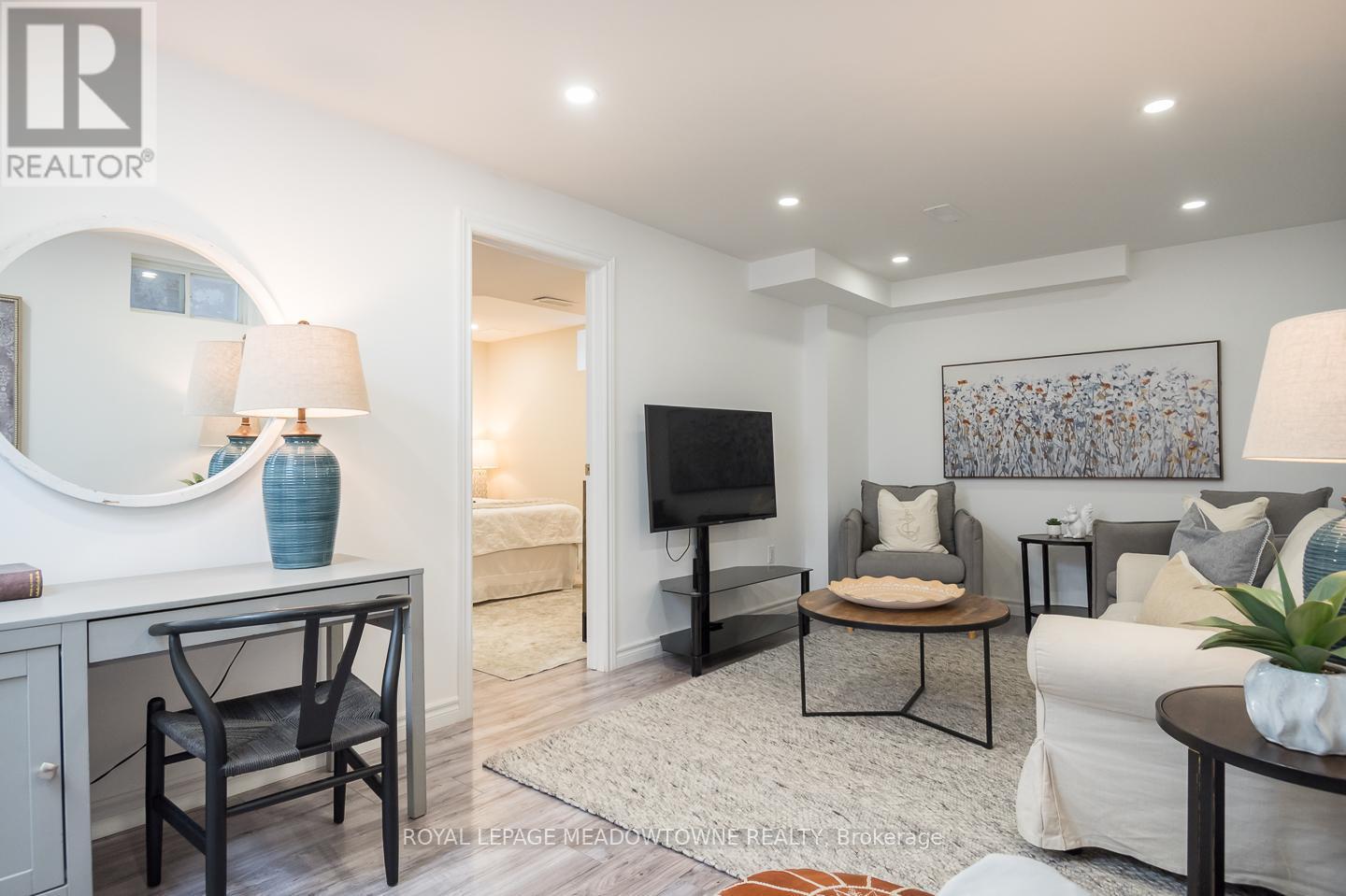 












1043 DONNELLY STREET

,
Milton,




Ontario
L9T0A2

