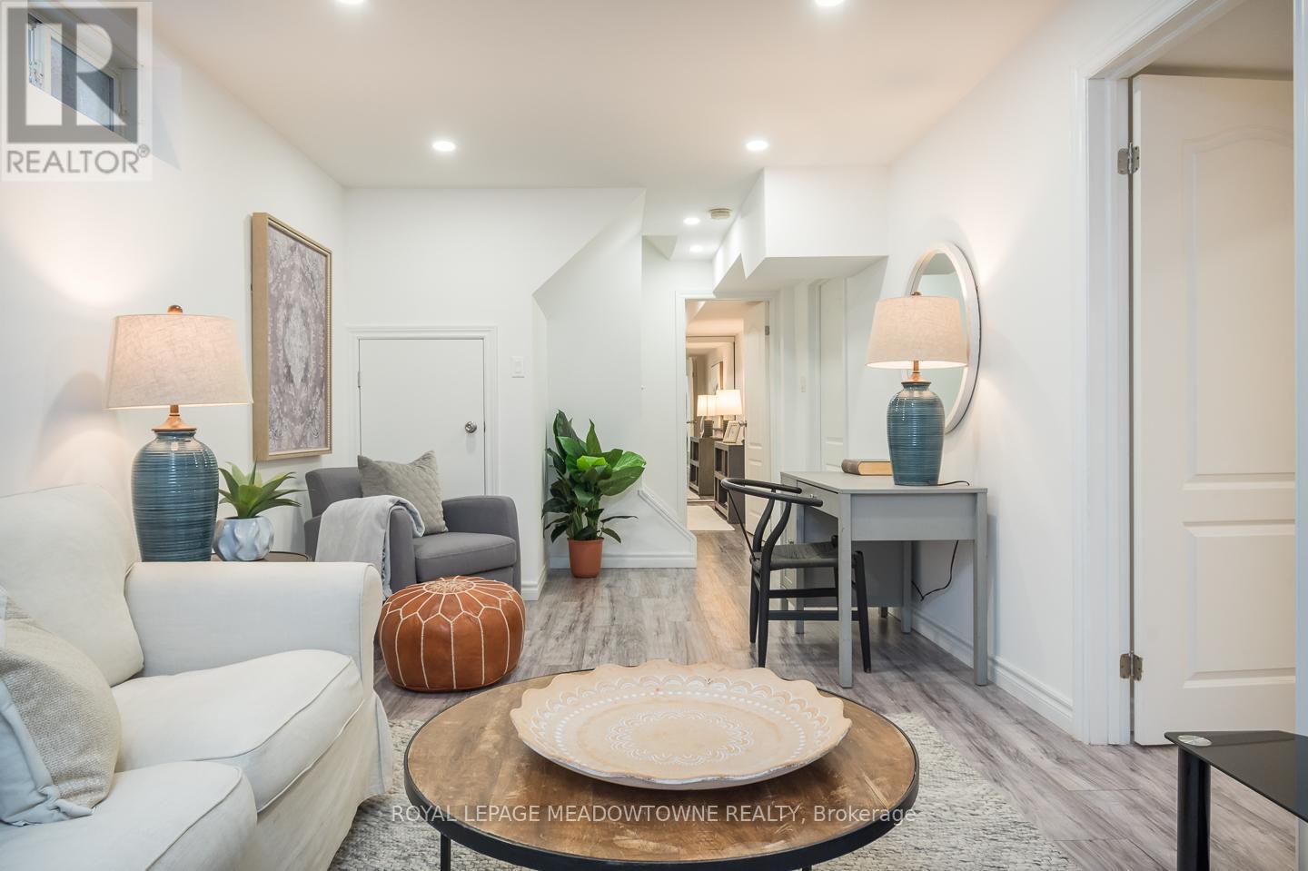 












1043 DONNELLY STREET

,
Milton,




Ontario
L9T0A2

