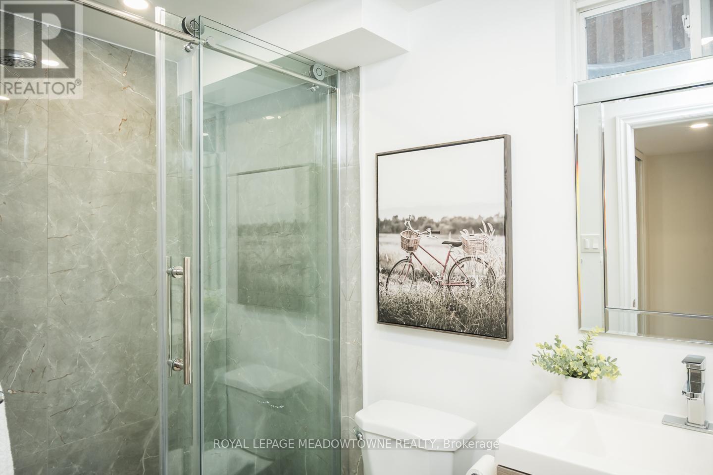 












1043 DONNELLY STREET

,
Milton,




Ontario
L9T0A2

