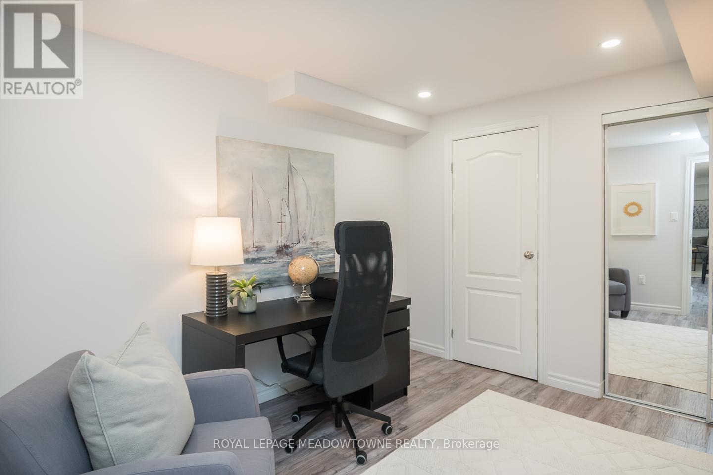 












1043 DONNELLY STREET

,
Milton,




Ontario
L9T0A2

