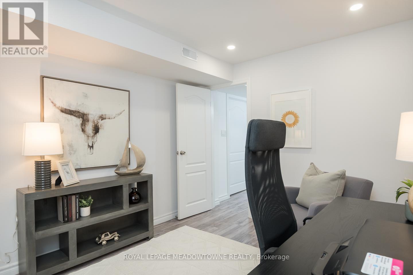 












1043 DONNELLY STREET

,
Milton,




Ontario
L9T0A2

